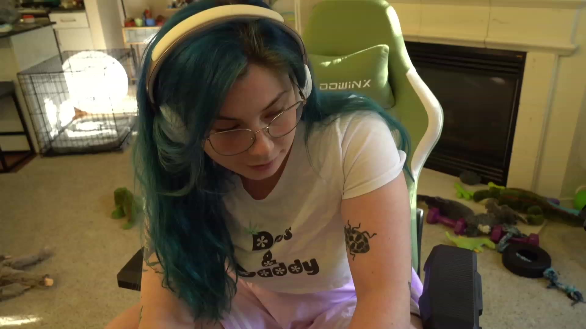 Gallery image thumbnail from Hemppopotamus's myfreecams stream on, 05/13/2023, 01:17 image 7 of 20
