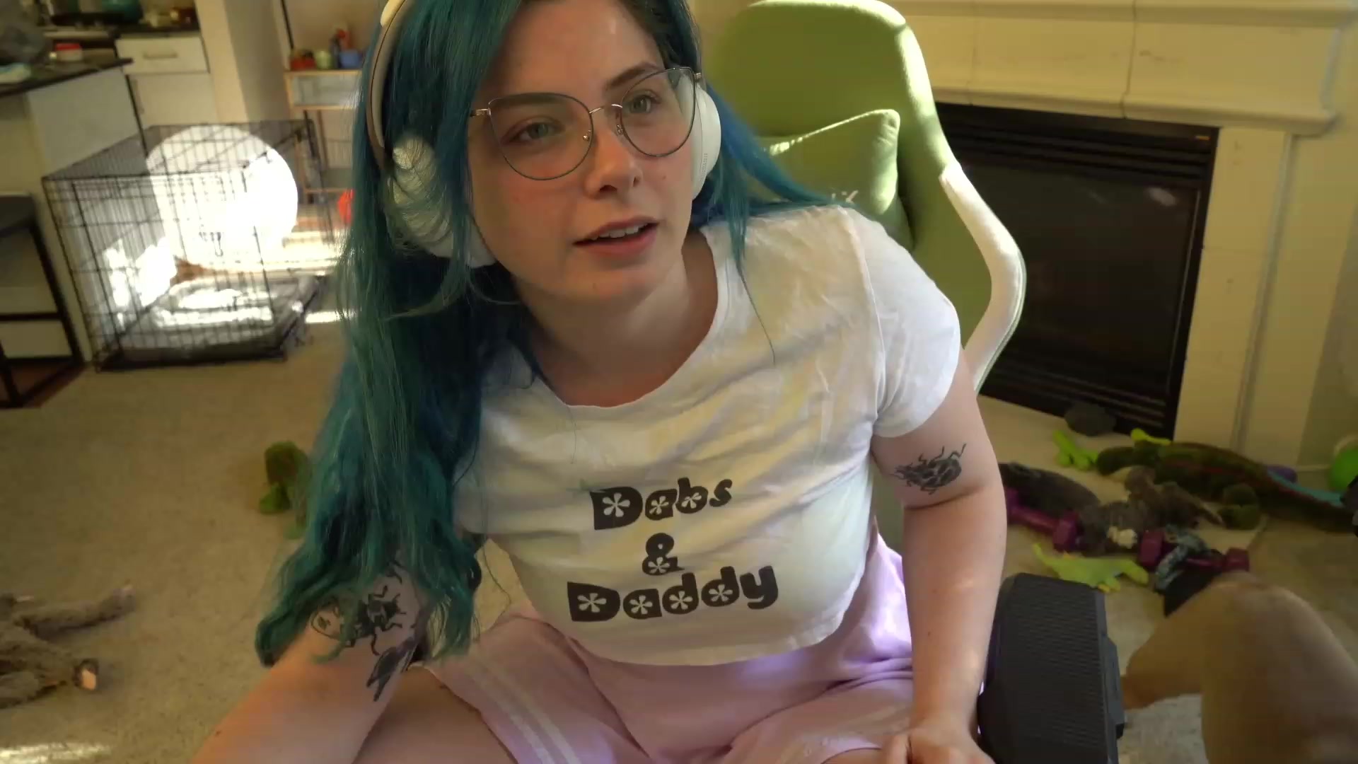 Gallery image thumbnail from Hemppopotamus's myfreecams stream on, 05/13/2023, 01:17 image 6 of 20