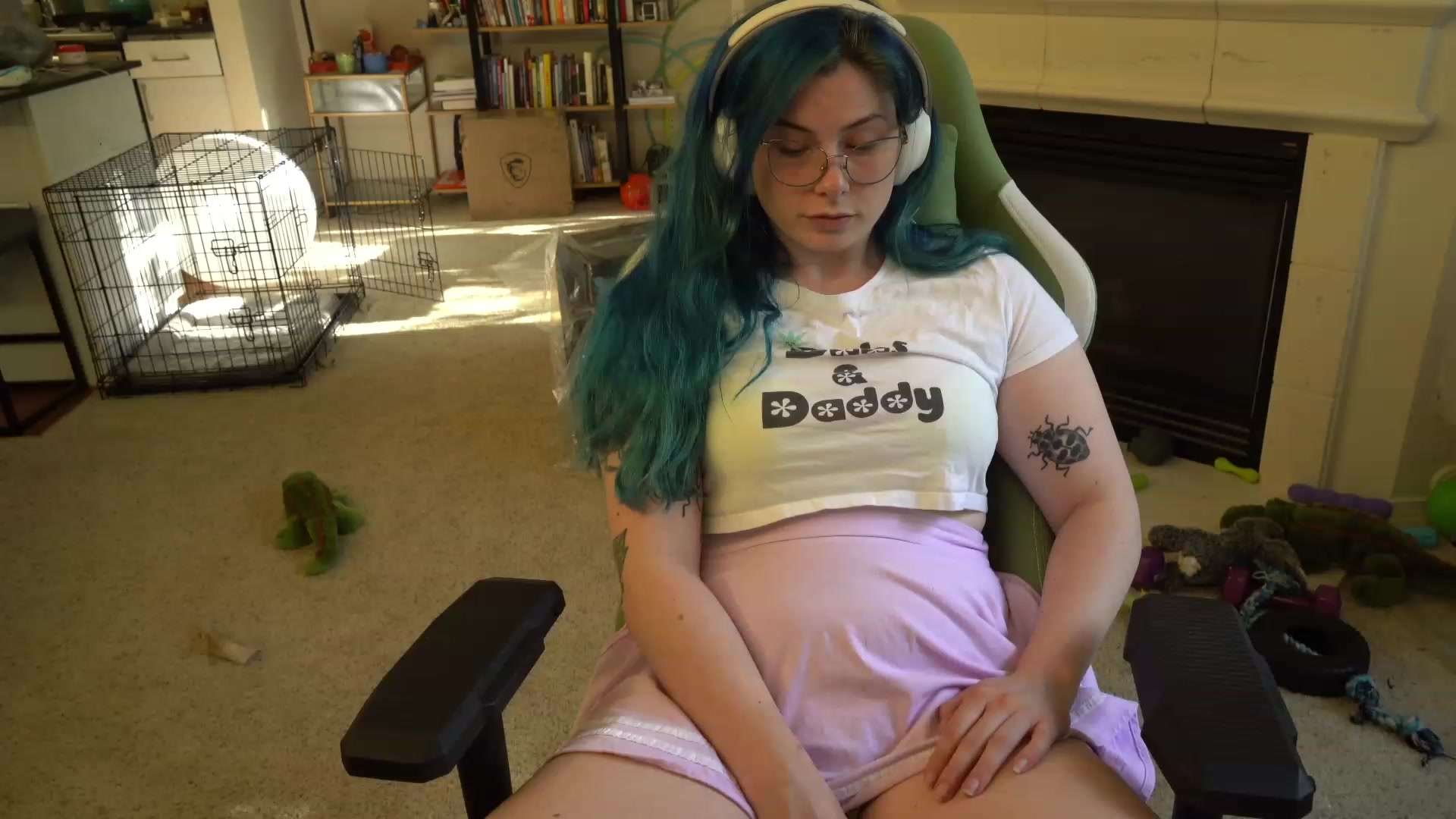 Gallery image thumbnail from Hemppopotamus's myfreecams stream on, 05/13/2023, 01:17 image 17 of 20