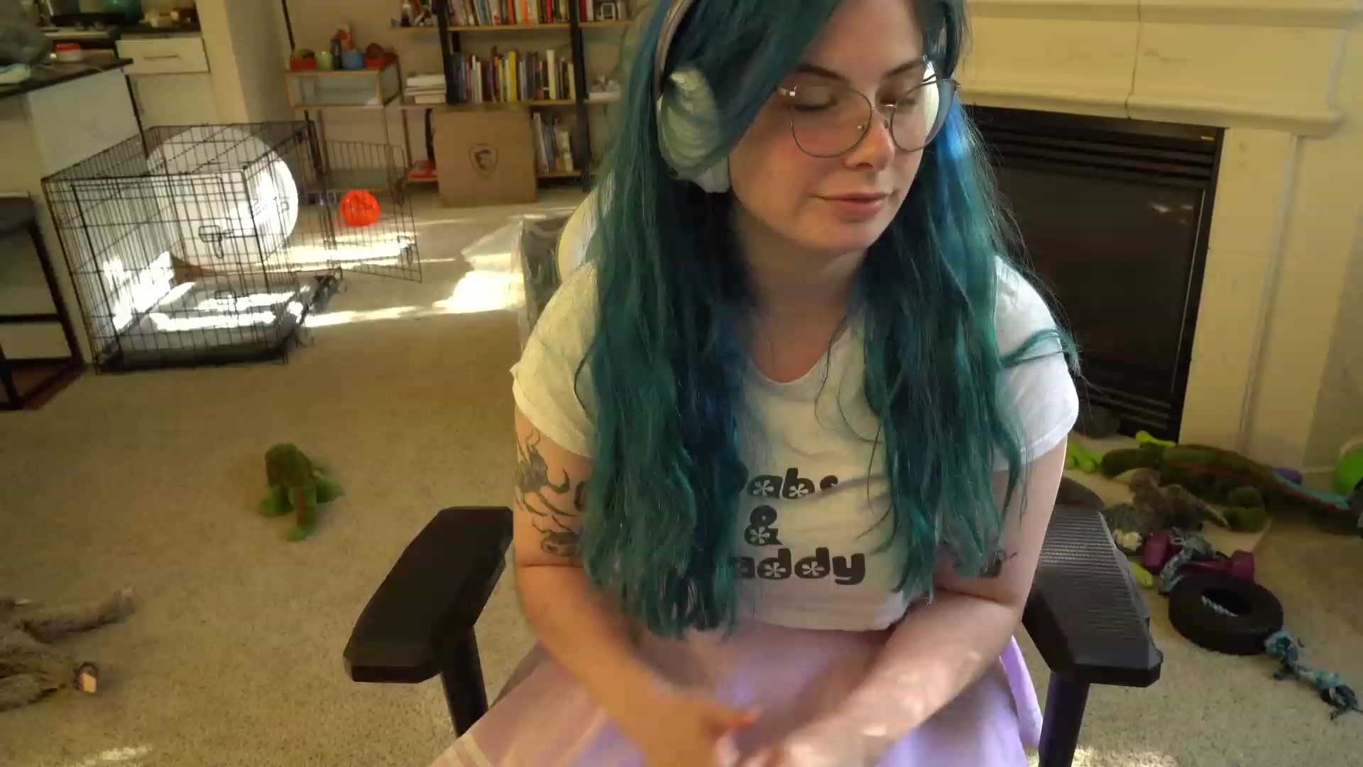 Gallery image thumbnail from Hemppopotamus's myfreecams stream on, 05/13/2023, 01:17 image 3 of 20