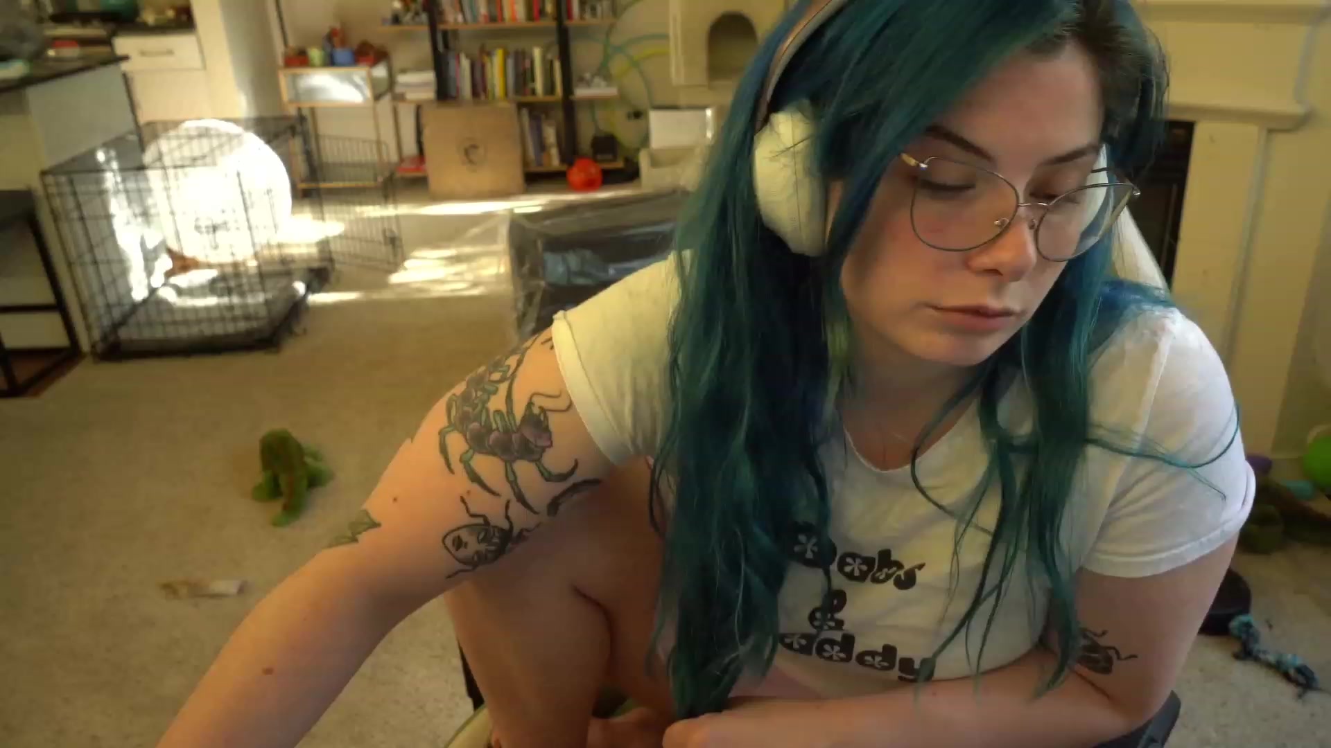 Gallery image thumbnail from Hemppopotamus's myfreecams stream on, 05/13/2023, 01:17 image 19 of 20