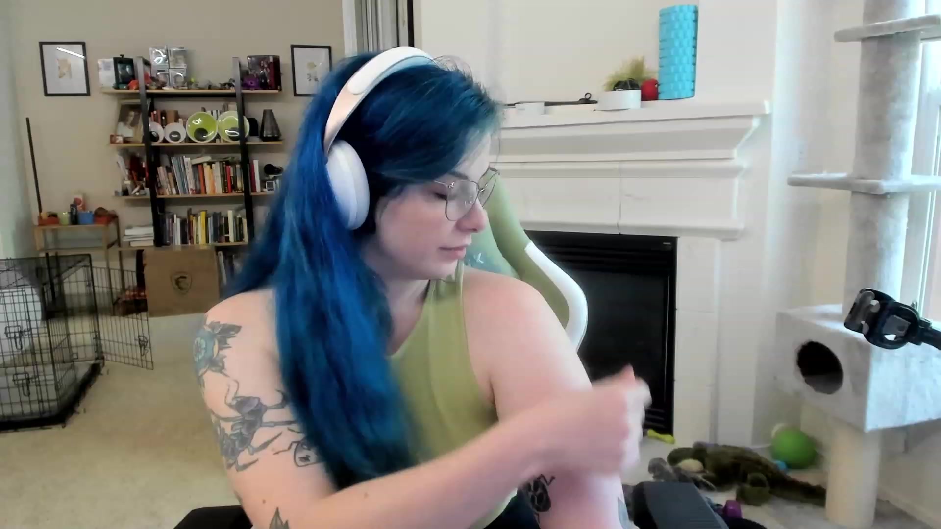 Gallery image thumbnail from Hemppopotamus's myfreecams stream on, 05/13/2023, 19:27 image 3 of 20