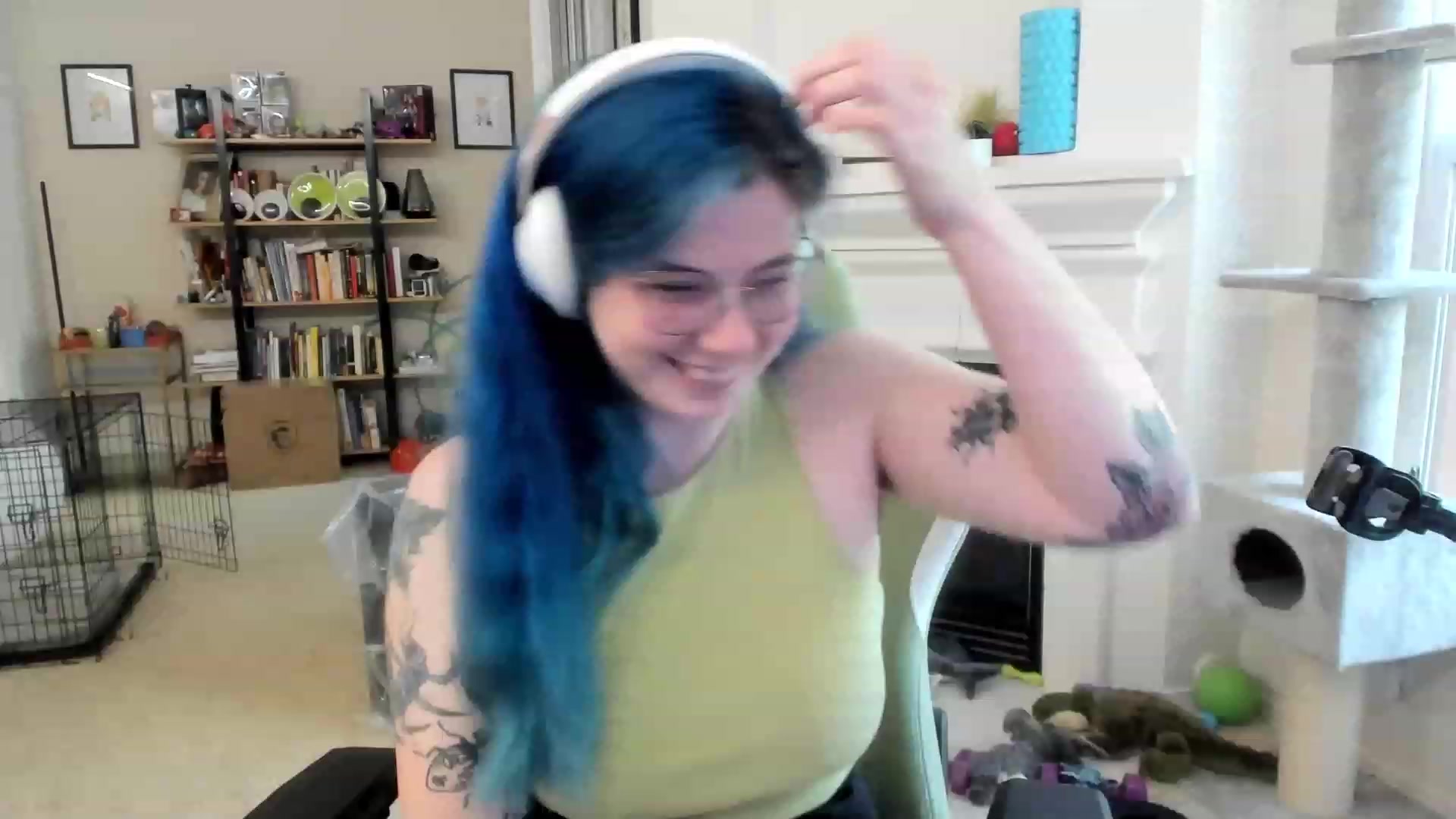 Gallery image thumbnail from Hemppopotamus's myfreecams stream on, 05/13/2023, 19:27 image 6 of 20