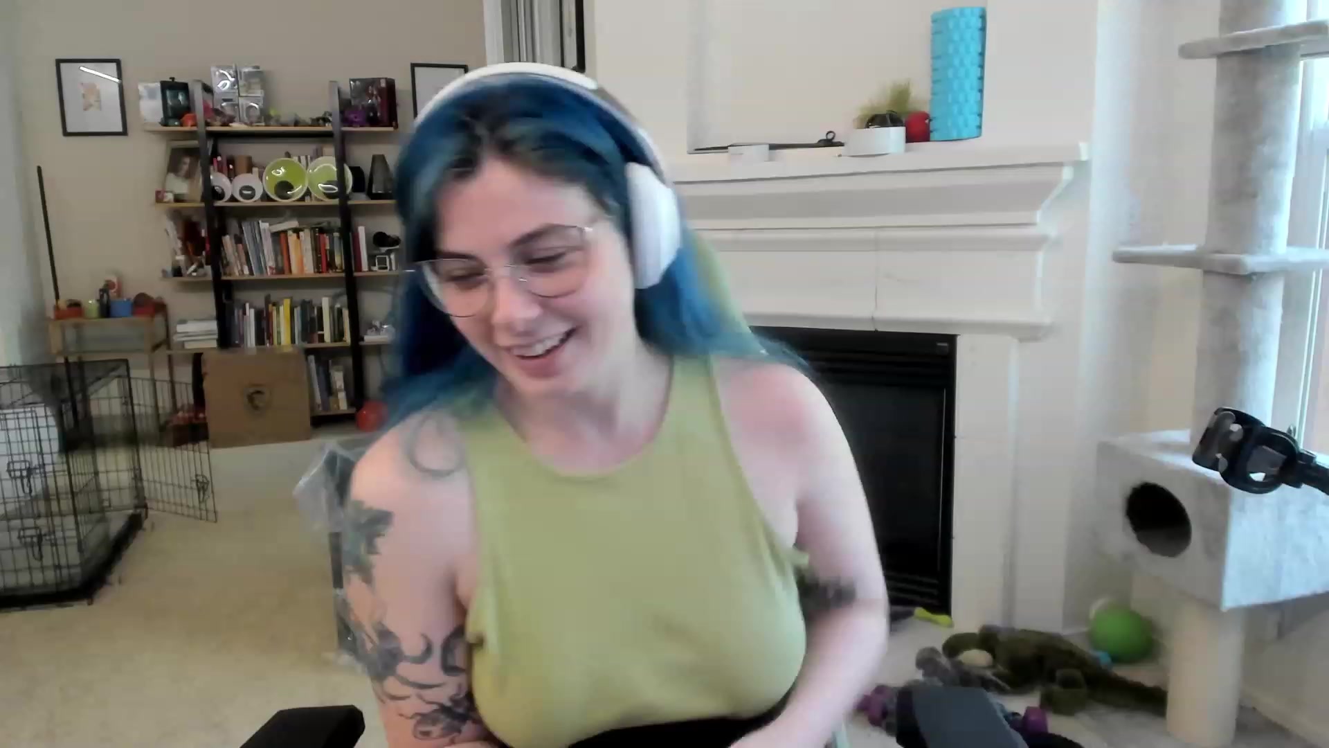 Gallery image thumbnail from Hemppopotamus's myfreecams stream on, 05/13/2023, 19:27 image 11 of 20