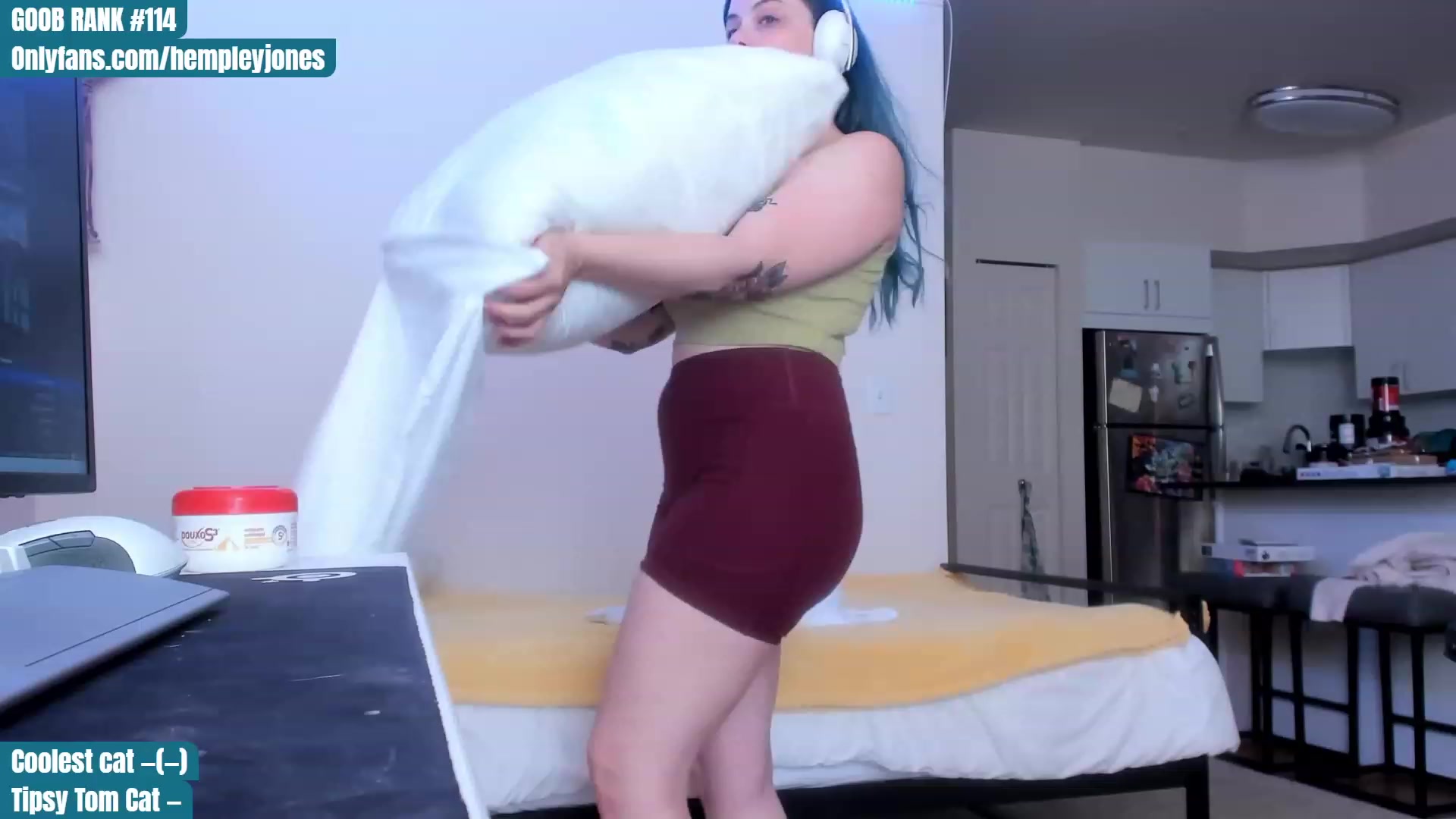 Gallery image thumbnail from Hemppopotamus's myfreecams stream on, 05/16/2023, 24:03 image 3 of 20