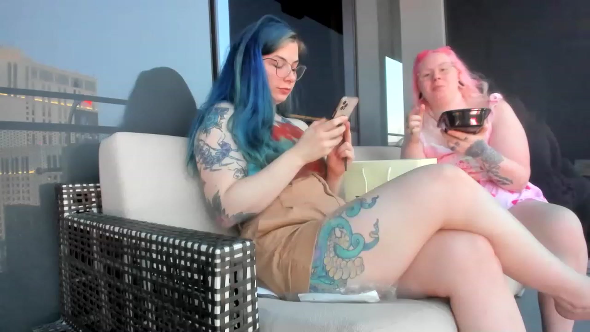 Gallery image thumbnail from Hemppopotamus's myfreecams stream on, 05/24/2023, 03:16 image 6 of 20