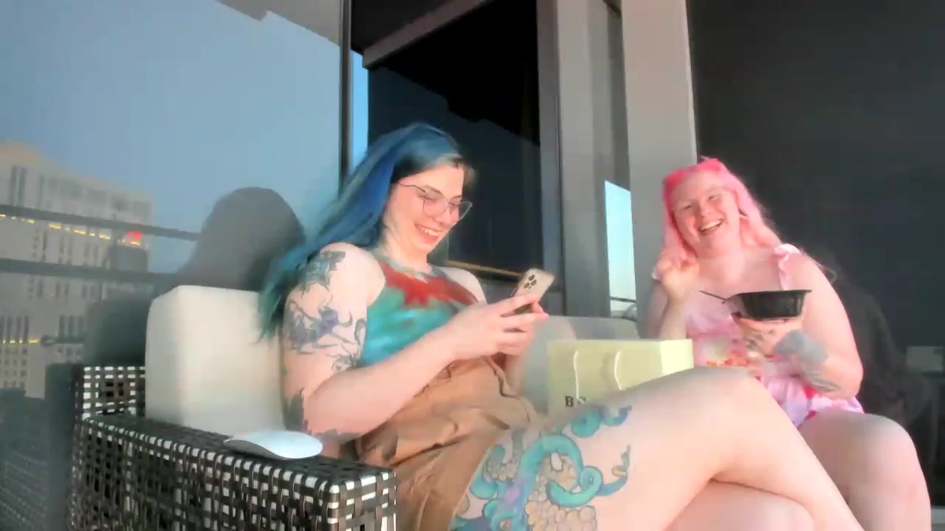 Gallery image thumbnail from Hemppopotamus's myfreecams stream on, 05/24/2023, 03:16 image 8 of 20