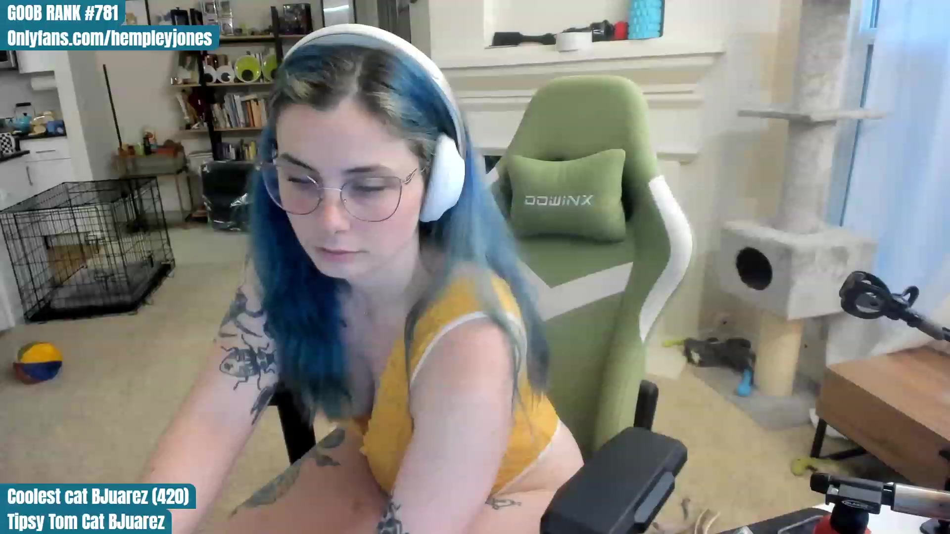 Gallery image thumbnail from Hemppopotamus's myfreecams stream on, 06/10/2023, 01:56 image 12 of 20