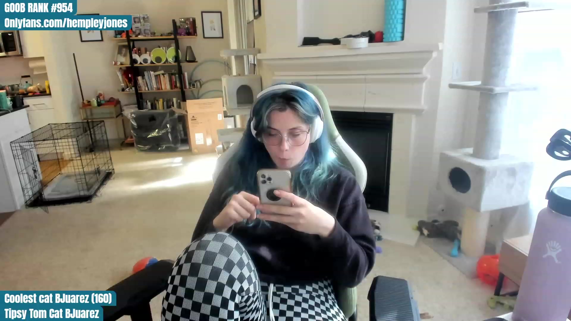 Gallery image thumbnail from Hemppopotamus's myfreecams stream on, 06/12/2023, 24:14 image 18 of 20