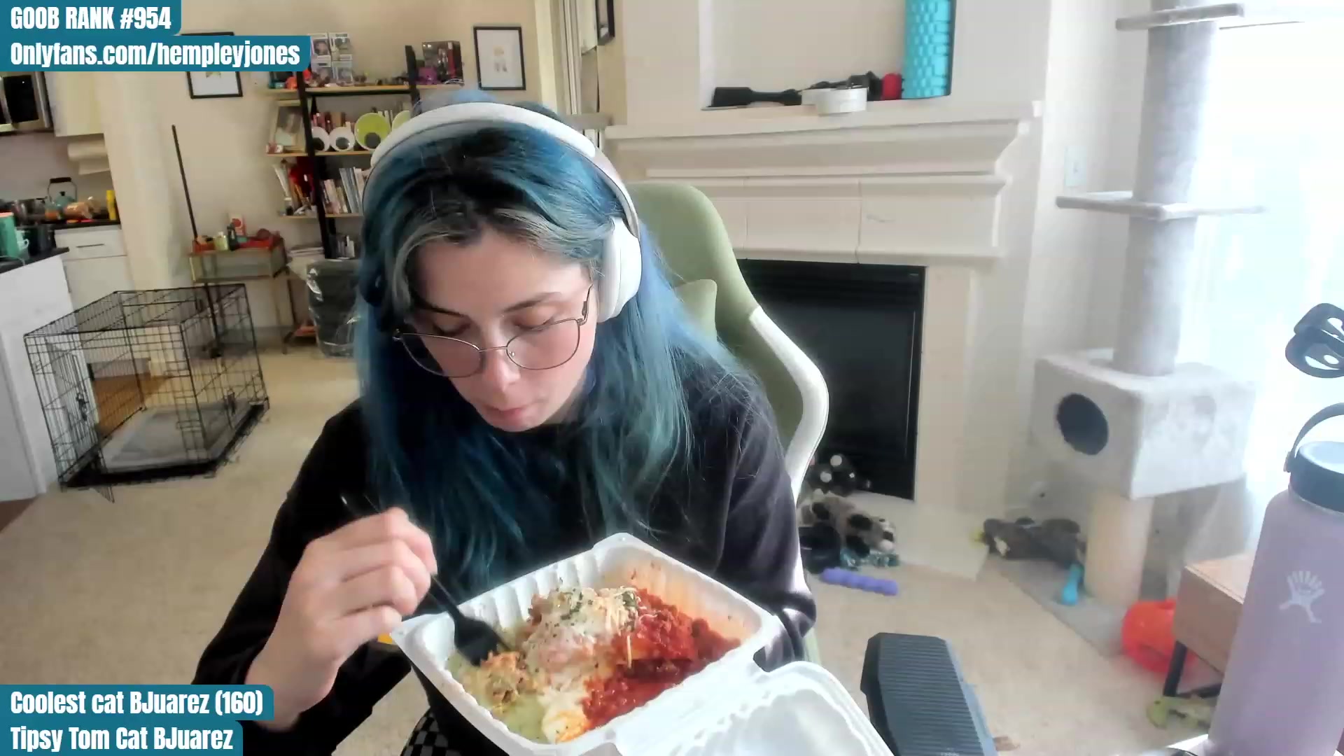 Gallery image thumbnail from Hemppopotamus's myfreecams stream on, 06/12/2023, 24:14 image 10 of 20