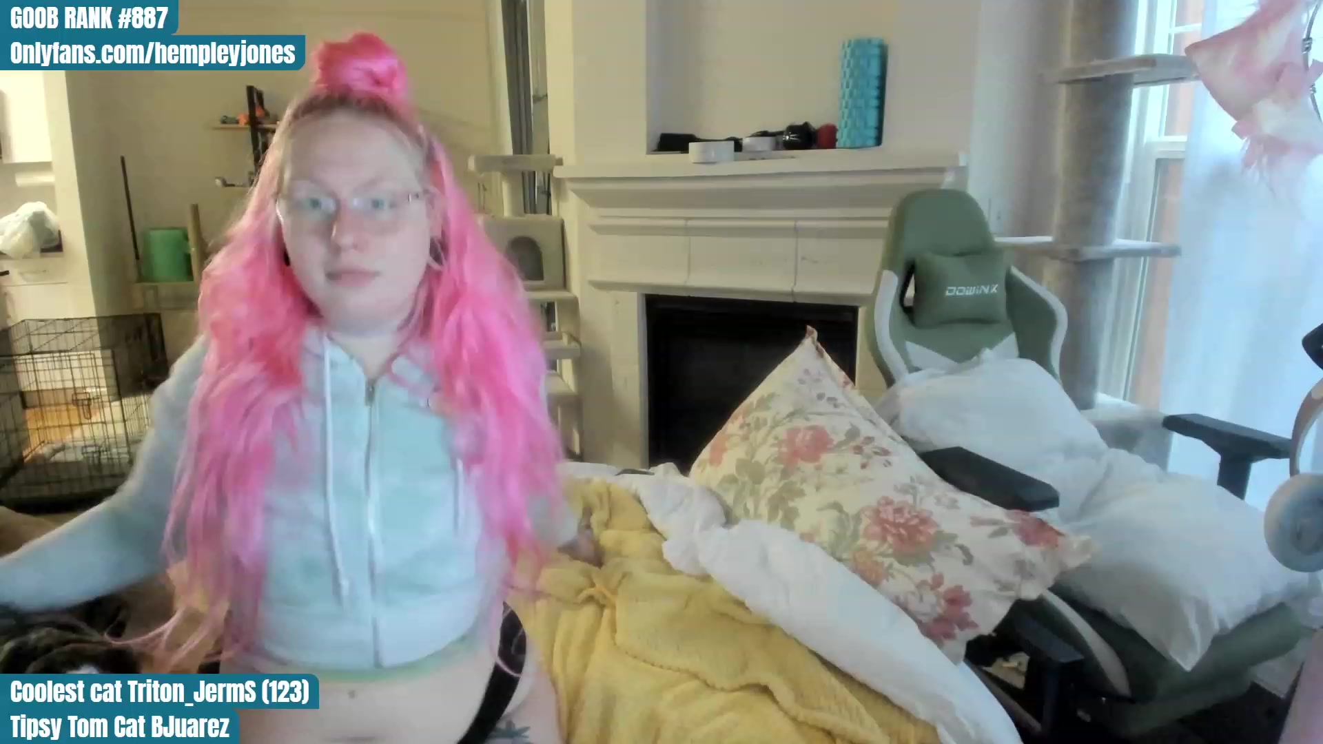 Gallery image thumbnail from Hemppopotamus's myfreecams stream on, 06/17/2023, 24:02 image 14 of 20