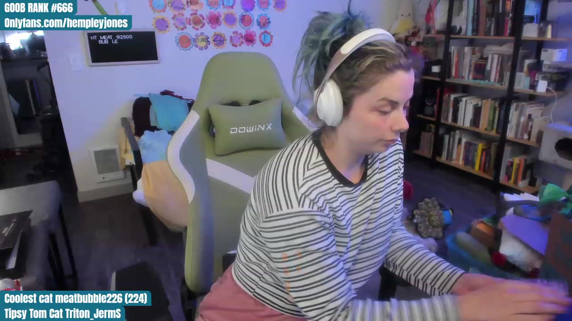 Gallery image thumbnail from Hemppopotamus's myfreecams stream on, 07/20/2023, 01:40 image 10 of 20