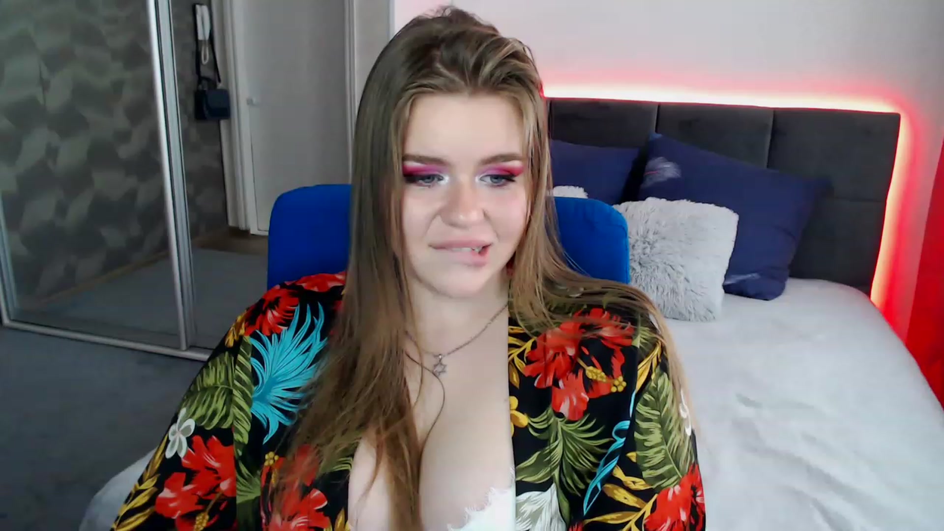 Gallery image thumbnail from Hensonella's myfreecams stream on, 04/24/2023, 16:07 image 18 of 20