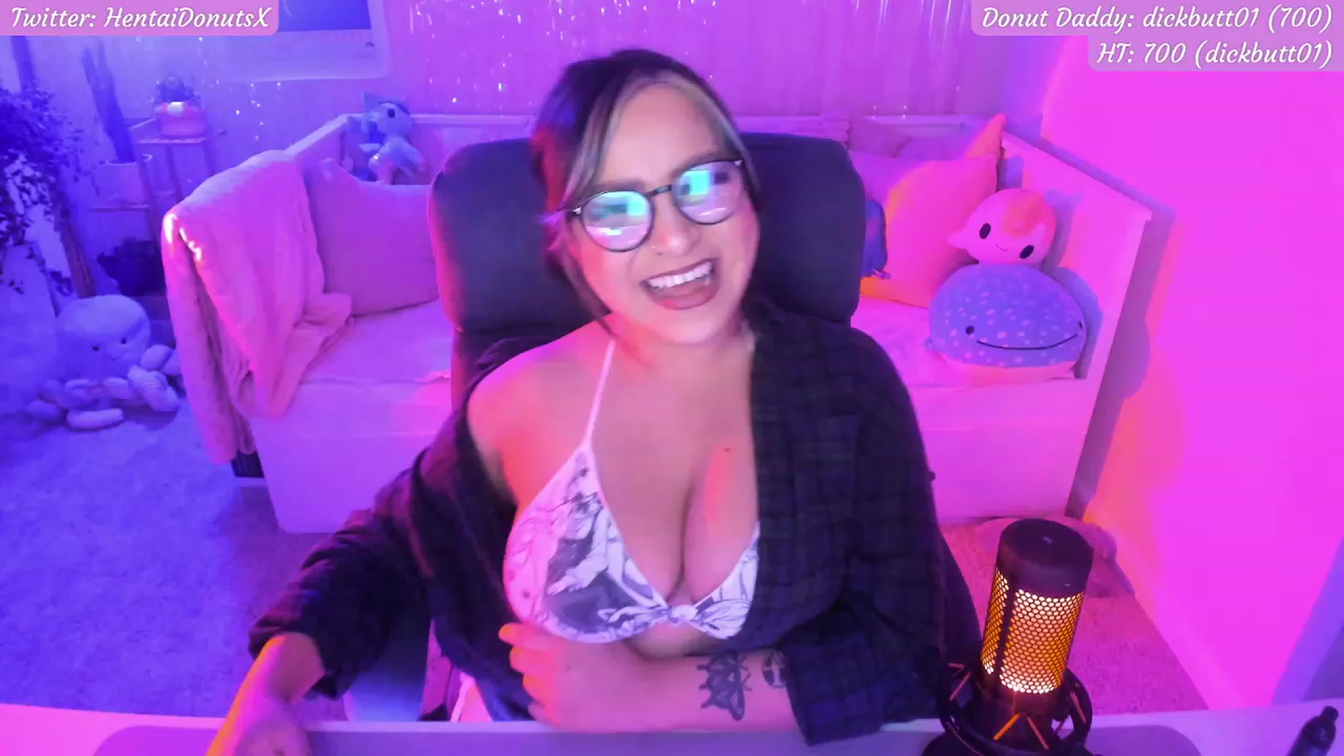 Gallery image thumbnail from HentaiDonuts's myfreecams stream on, 12/07/2022, 05:40 image 14 of 20