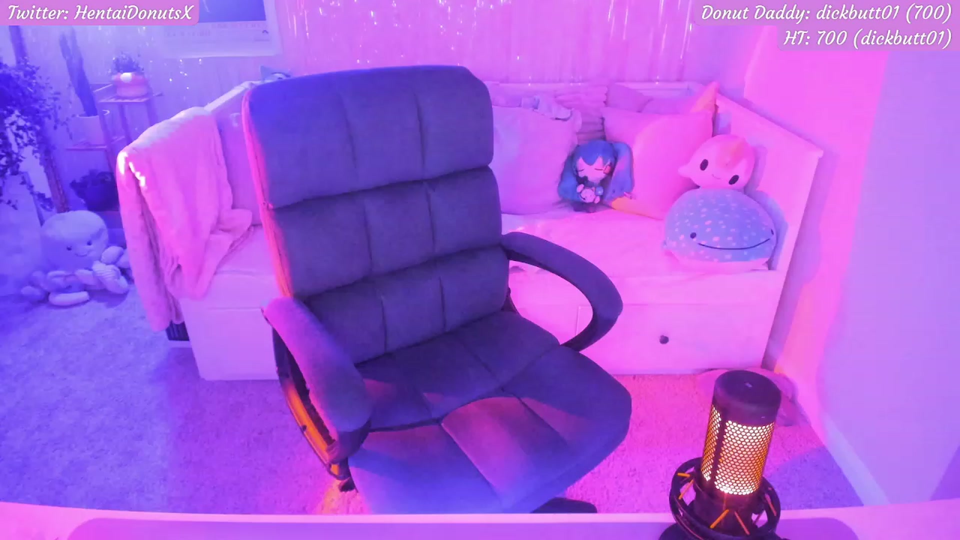 Gallery image thumbnail from HentaiDonuts's myfreecams stream on, 12/07/2022, 07:03 image 5 of 20