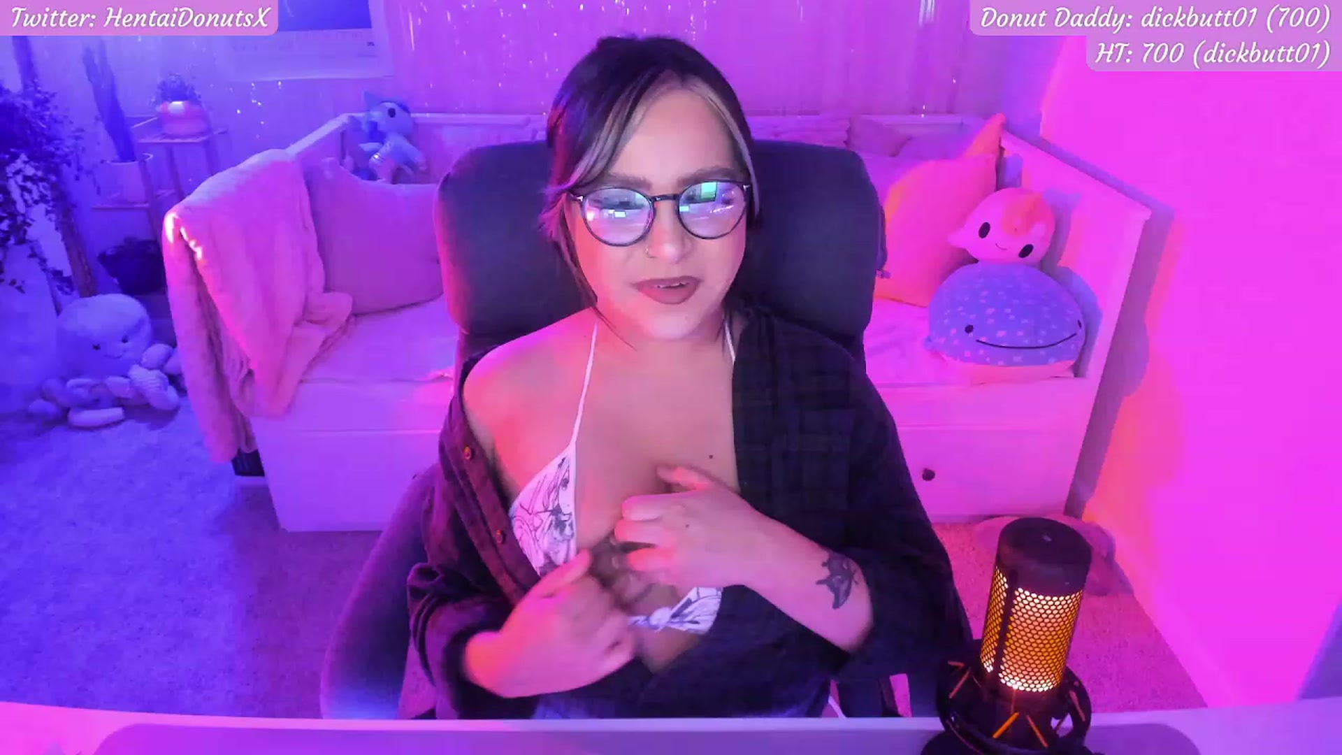 Gallery image thumbnail from HentaiDonuts's myfreecams stream on, 12/07/2022, 07:03 image 2 of 20