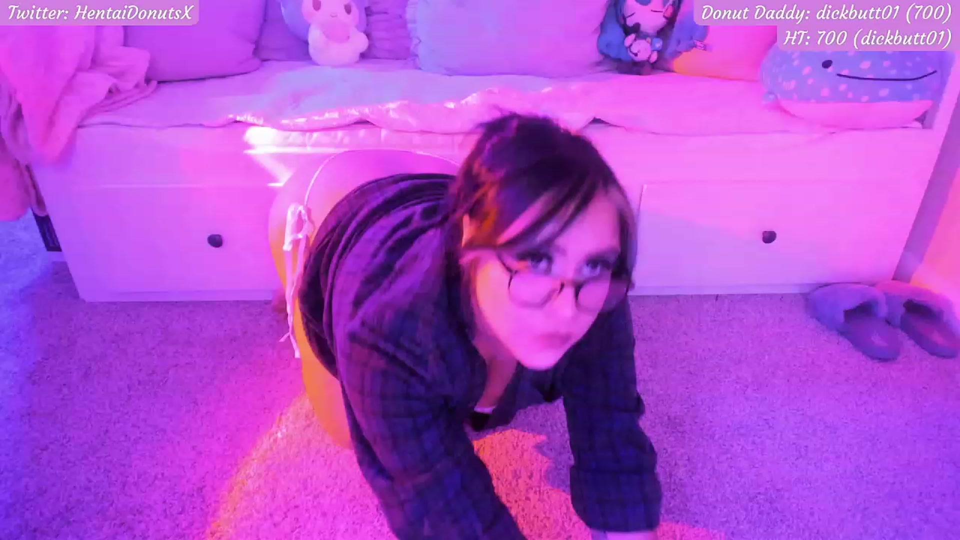 Gallery image thumbnail from HentaiDonuts's myfreecams stream on, 12/07/2022, 07:03 image 18 of 20