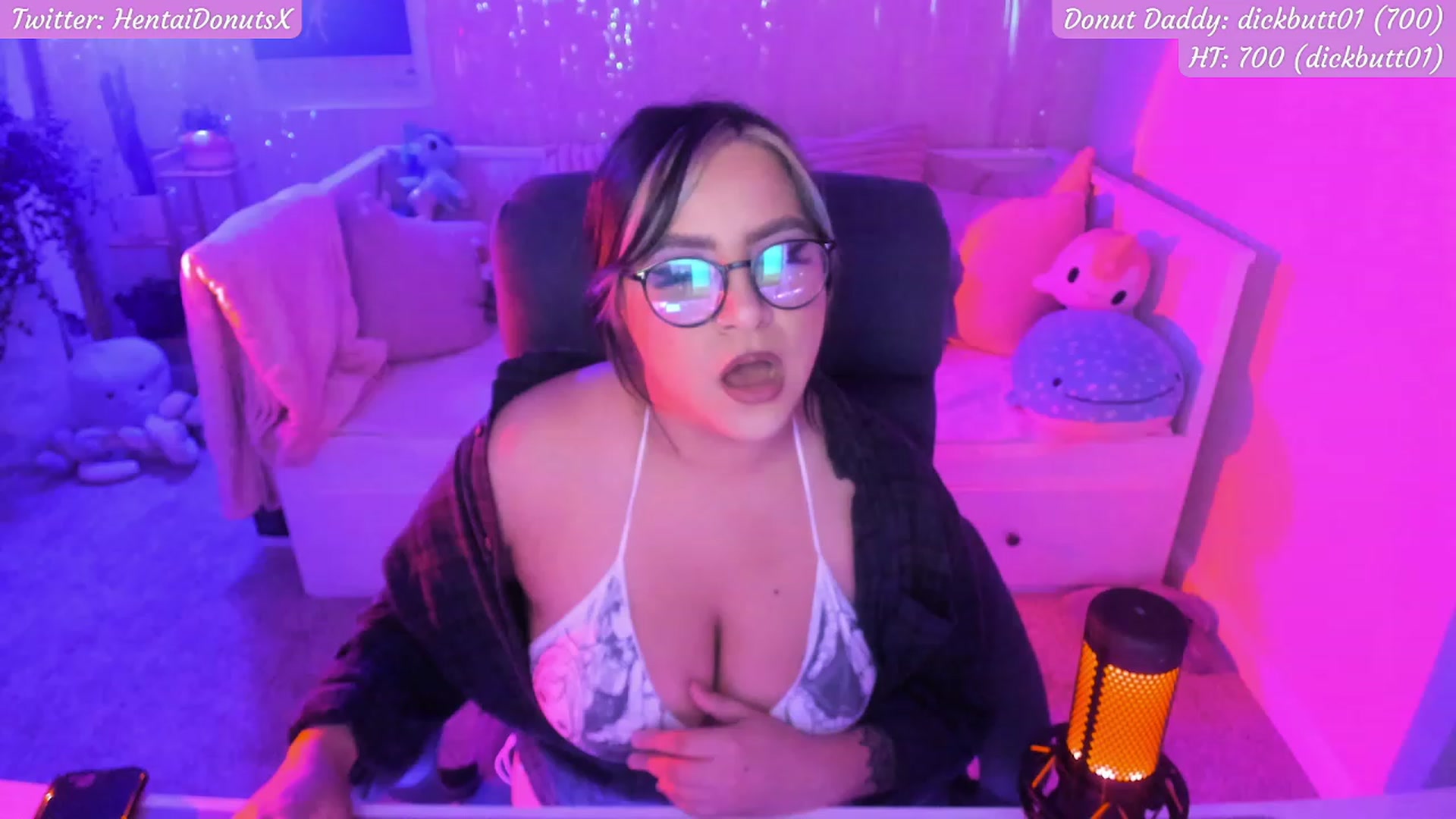 Gallery image thumbnail from HentaiDonuts's myfreecams stream on, 12/07/2022, 08:13 image 7 of 20