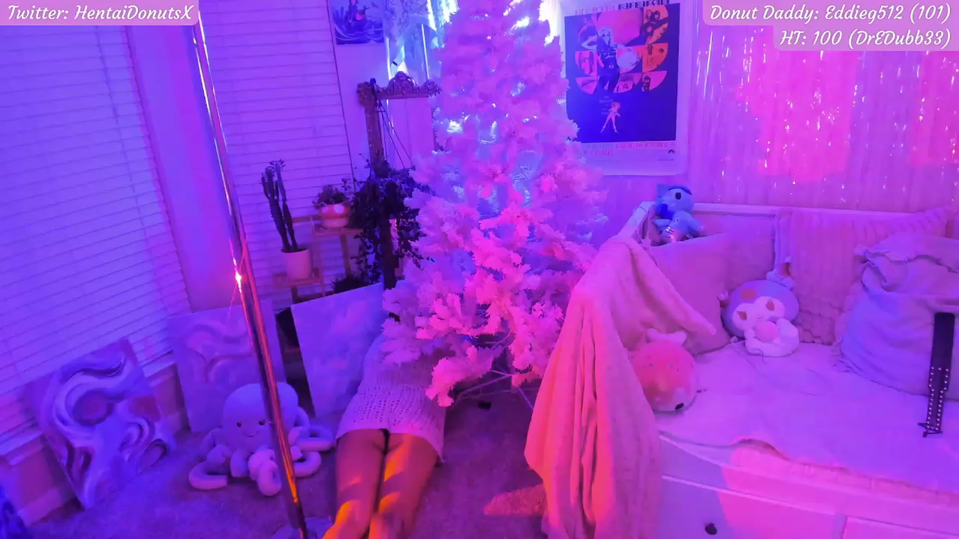 Gallery image thumbnail from HentaiDonuts's myfreecams stream on, 12/11/2022, 05:11 image 2 of 20