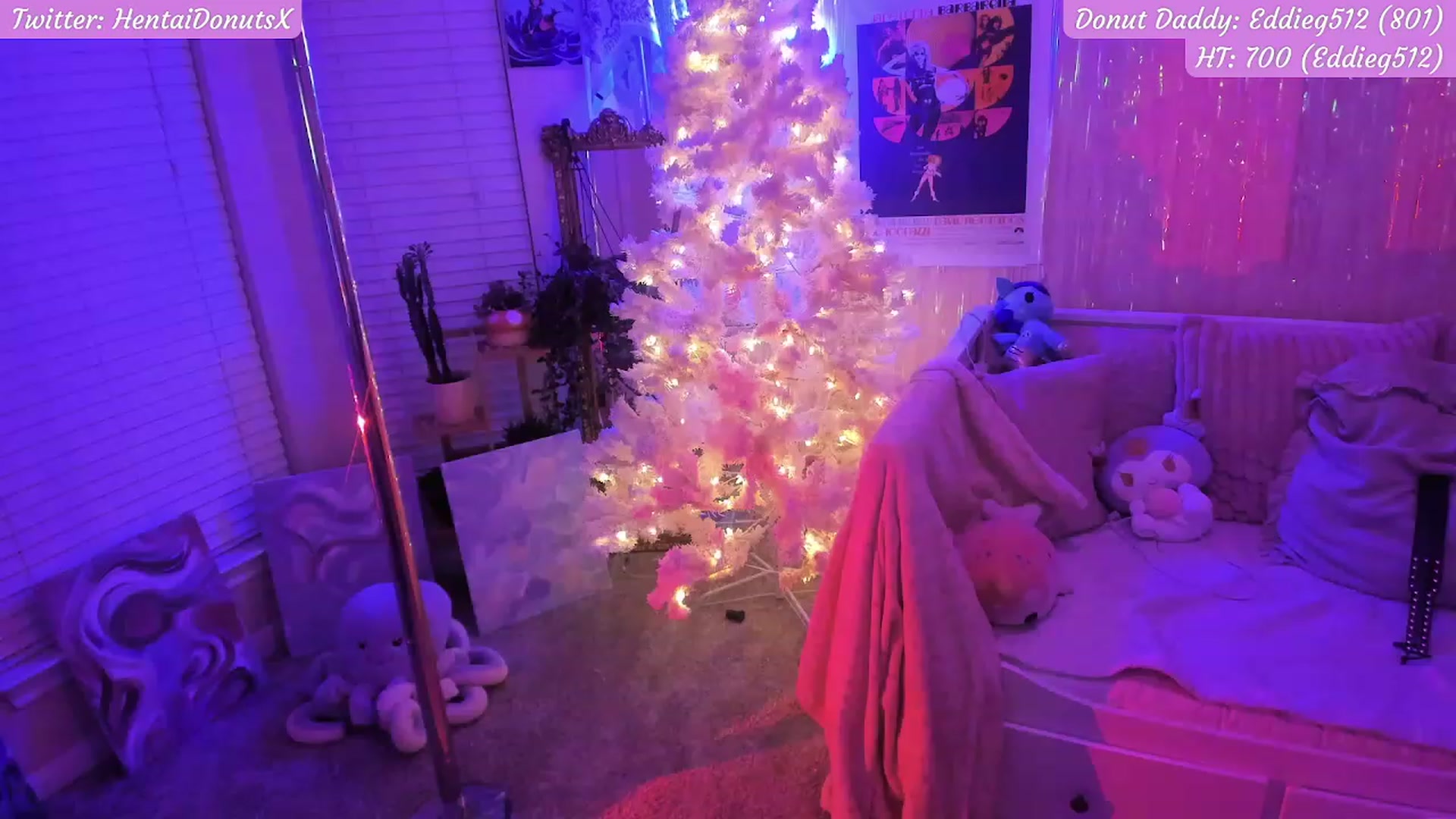 Gallery image thumbnail from HentaiDonuts's myfreecams stream on, 12/11/2022, 05:11 image 4 of 20