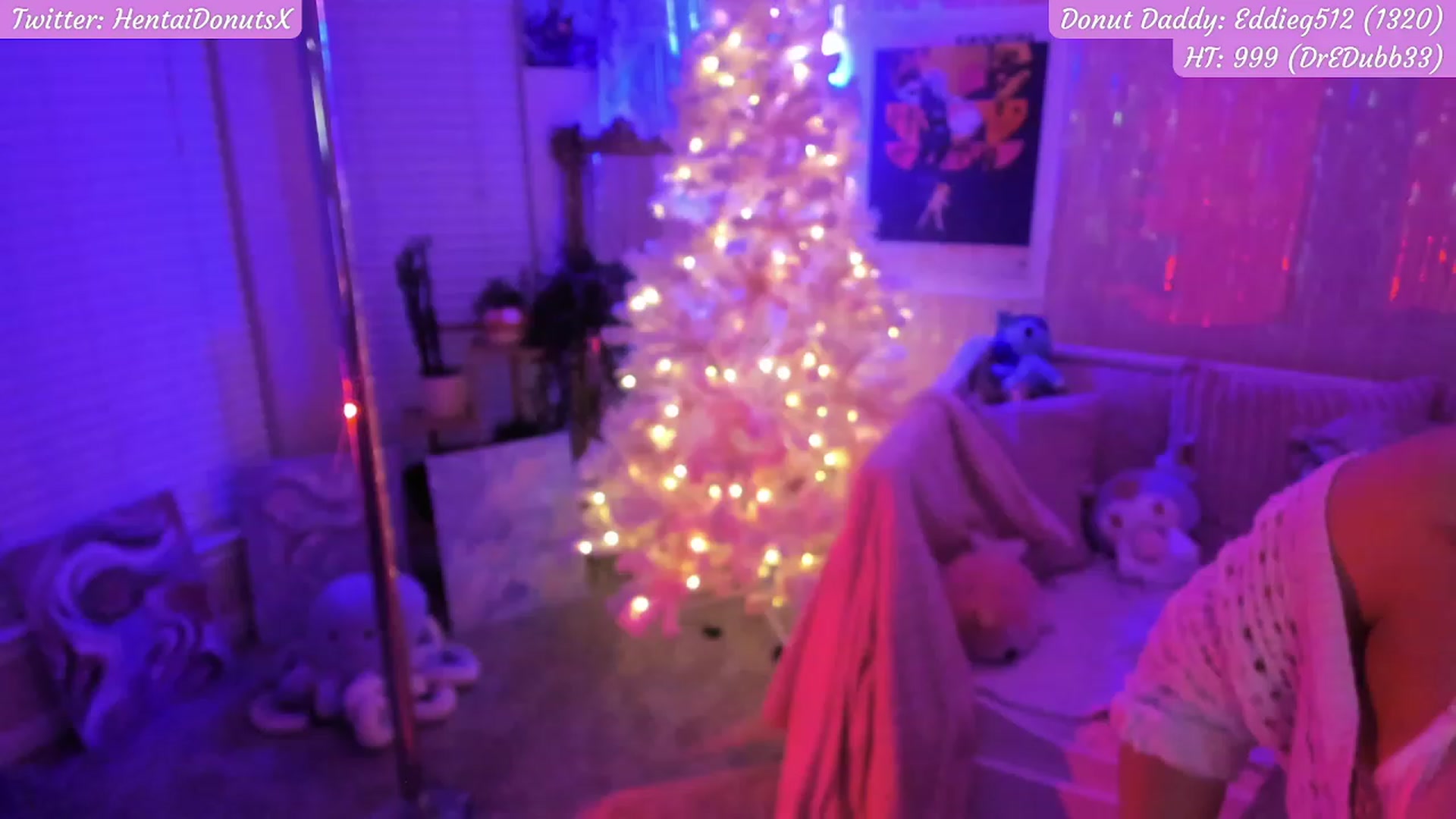 Gallery image thumbnail from HentaiDonuts's myfreecams stream on, 12/11/2022, 05:11 image 18 of 20