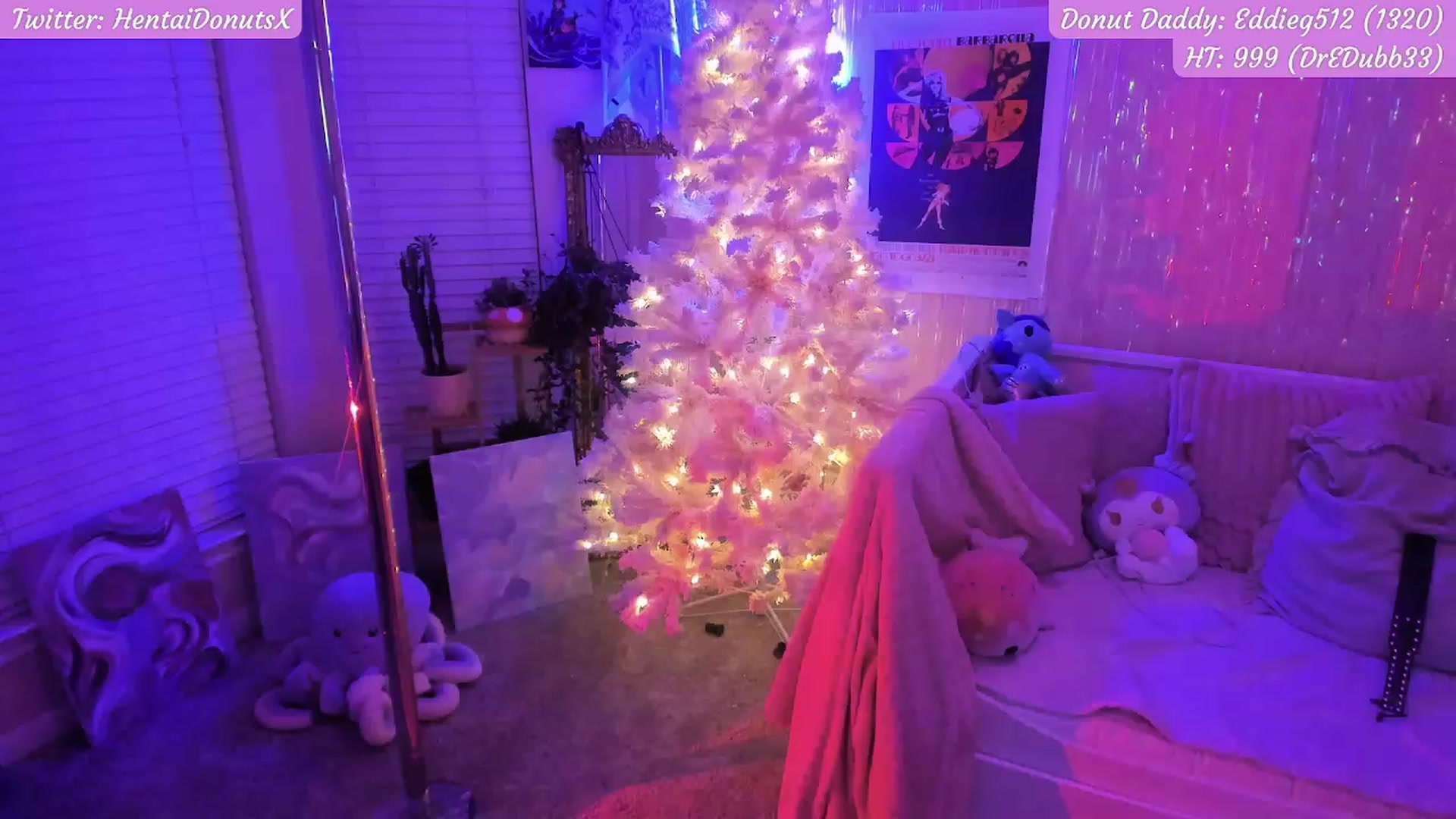 Gallery image thumbnail from HentaiDonuts's myfreecams stream on, 12/11/2022, 05:11 image 19 of 20