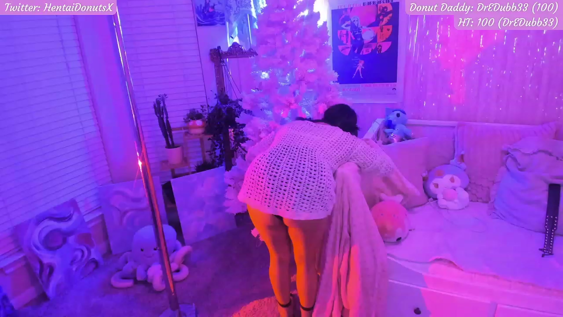 Gallery image thumbnail from HentaiDonuts's myfreecams stream on, 12/11/2022, 05:11 image 1 of 20