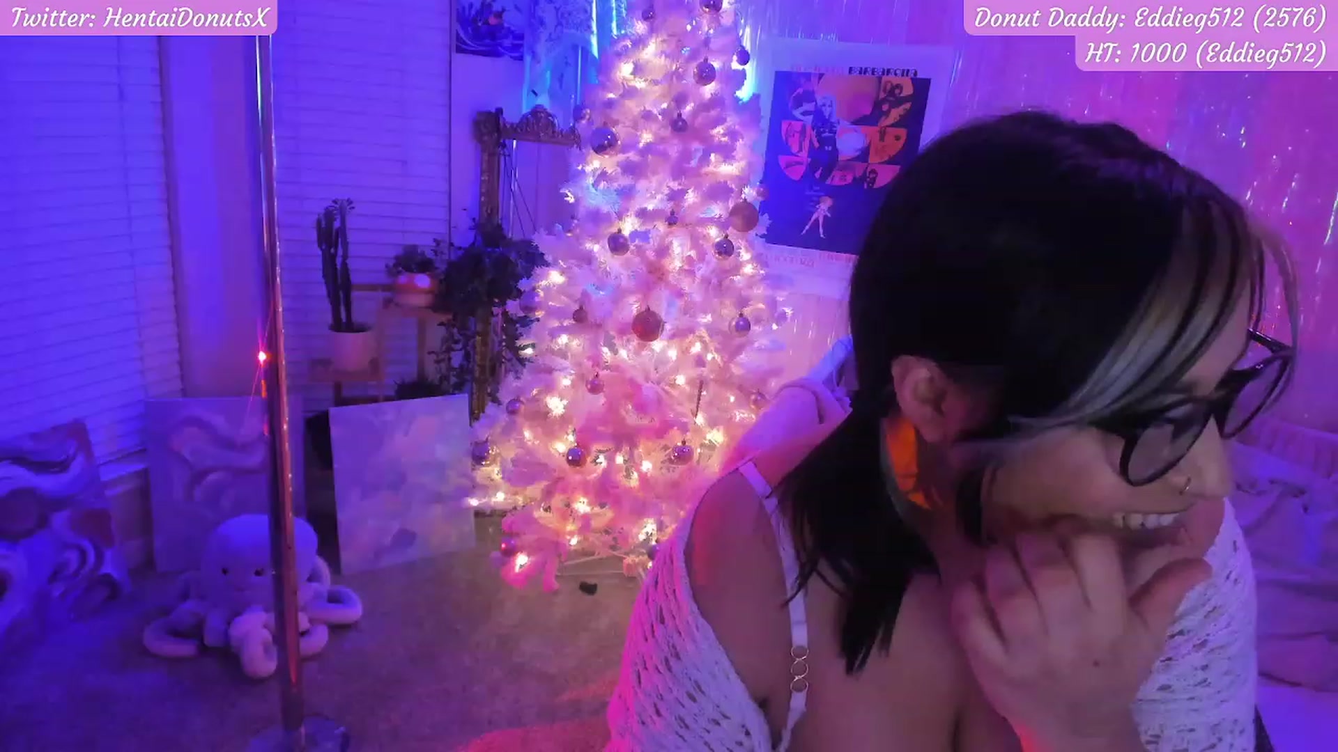 Gallery image thumbnail from HentaiDonuts's myfreecams stream on, 12/11/2022, 05:45 image 20 of 20