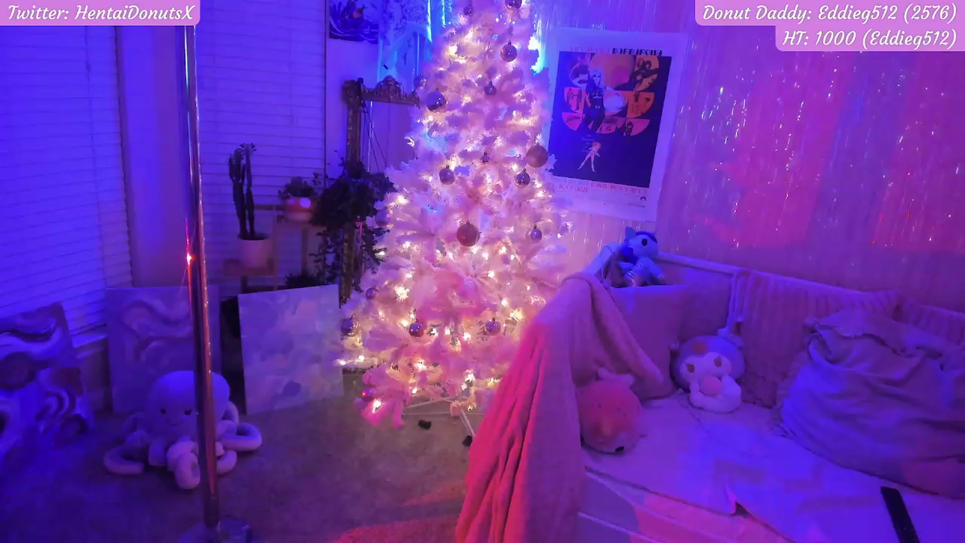 Gallery image thumbnail from HentaiDonuts's myfreecams stream on, 12/11/2022, 05:45 image 10 of 20