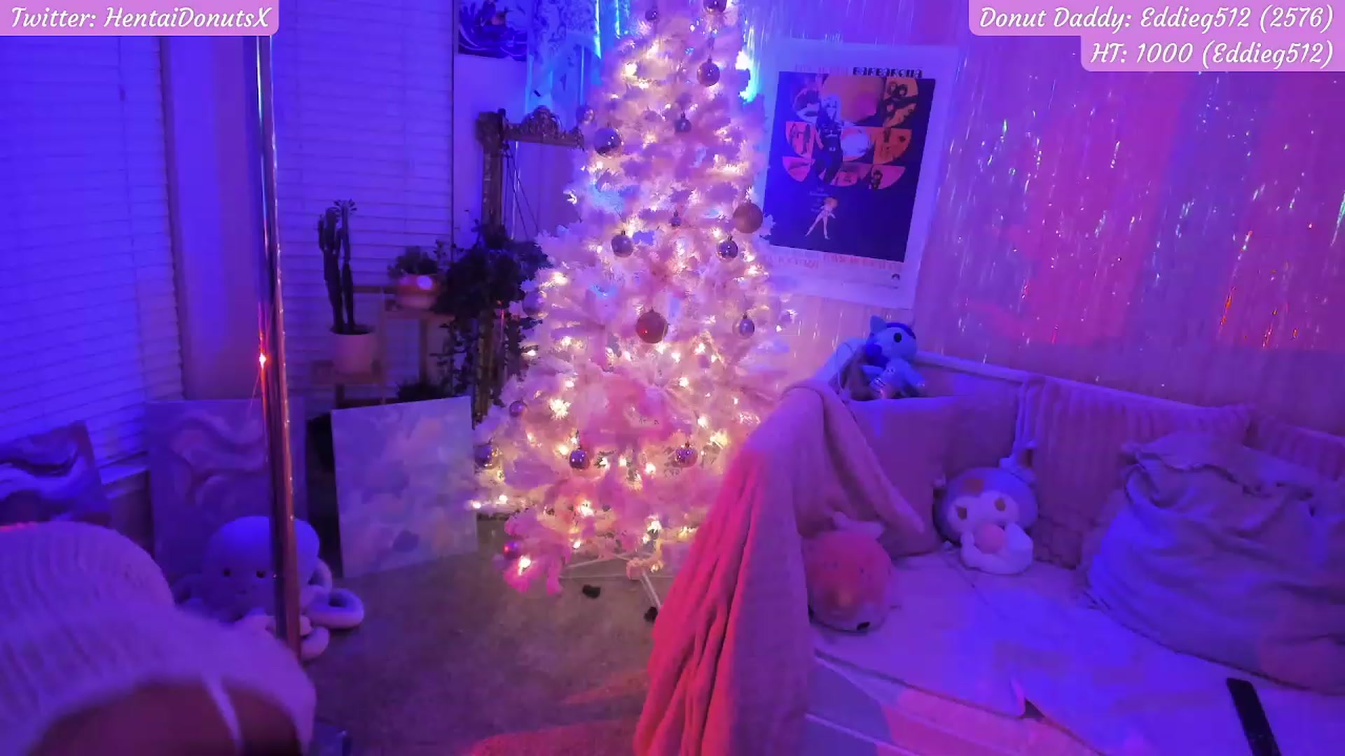 Gallery image thumbnail from HentaiDonuts's myfreecams stream on, 12/11/2022, 05:45 image 11 of 20