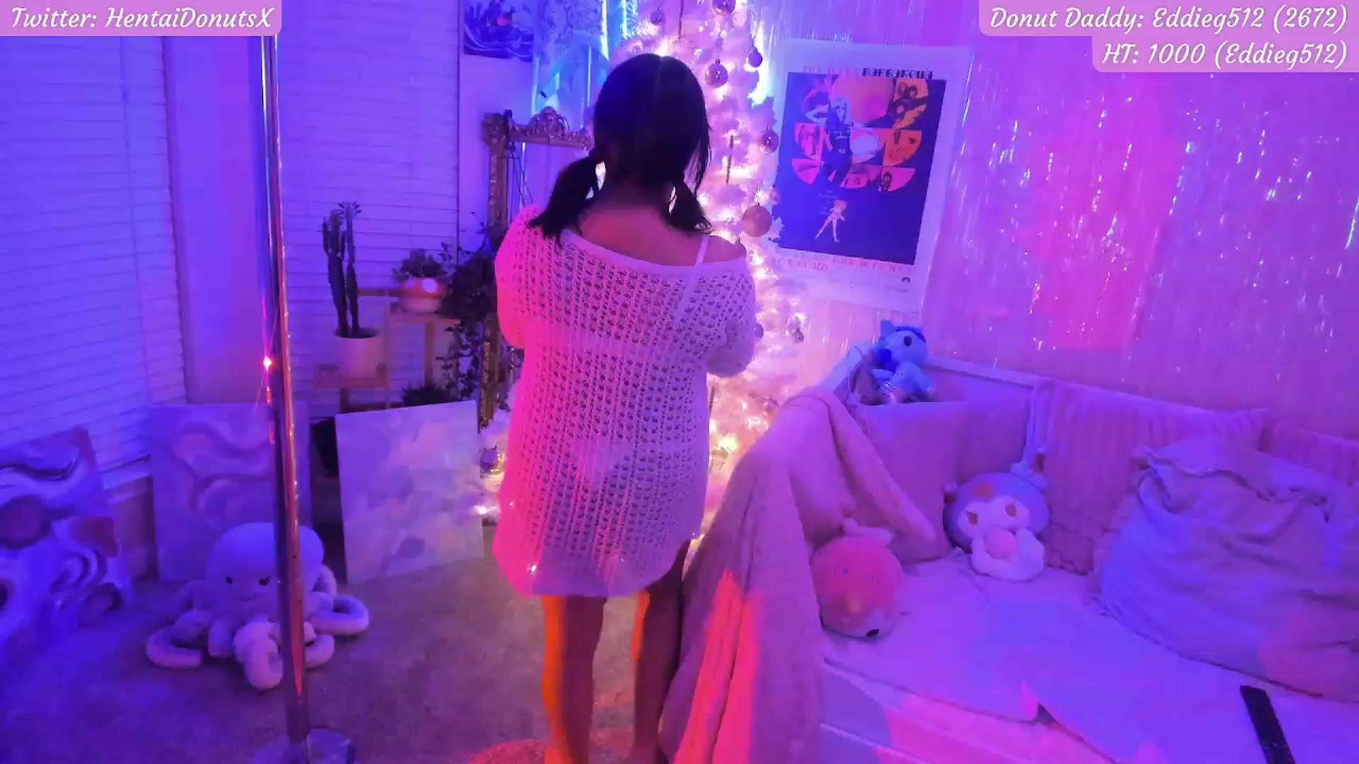 Gallery image thumbnail from HentaiDonuts's myfreecams stream on, 12/11/2022, 06:06 image 10 of 20