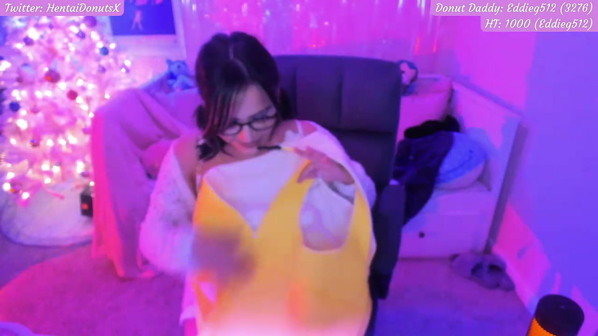 Gallery image thumbnail from HentaiDonuts's myfreecams stream on, 12/11/2022, 06:33 image 15 of 20