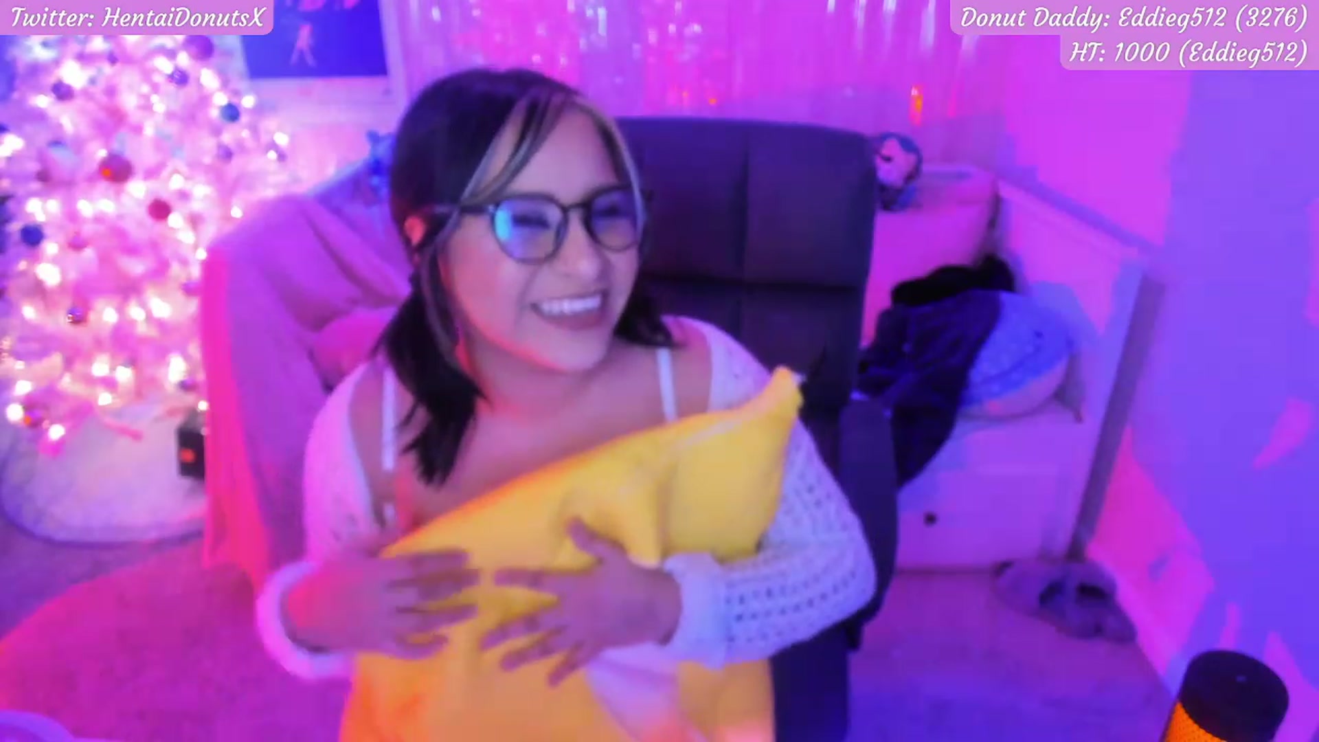 Gallery image thumbnail from HentaiDonuts's myfreecams stream on, 12/11/2022, 06:33 image 14 of 20