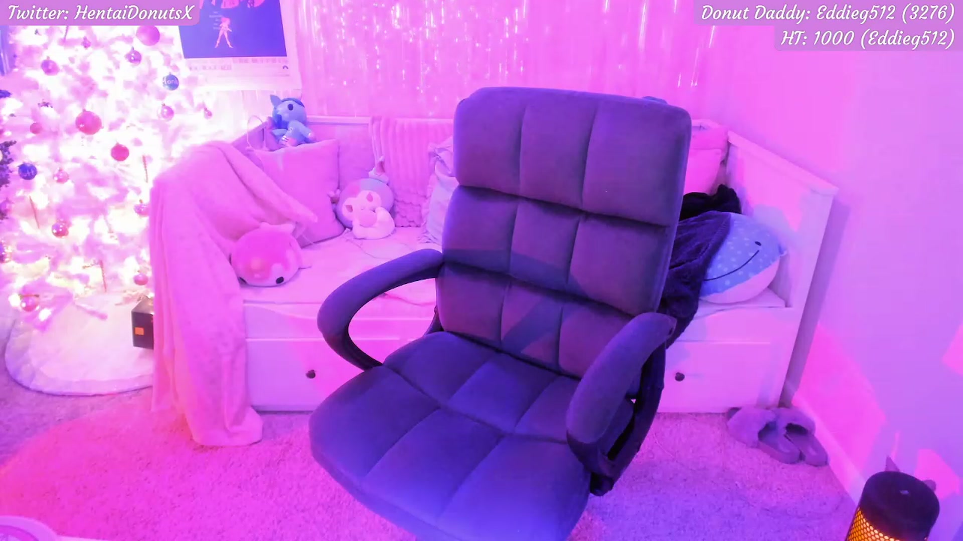 Gallery image thumbnail from HentaiDonuts's myfreecams stream on, 12/11/2022, 06:33 image 13 of 20