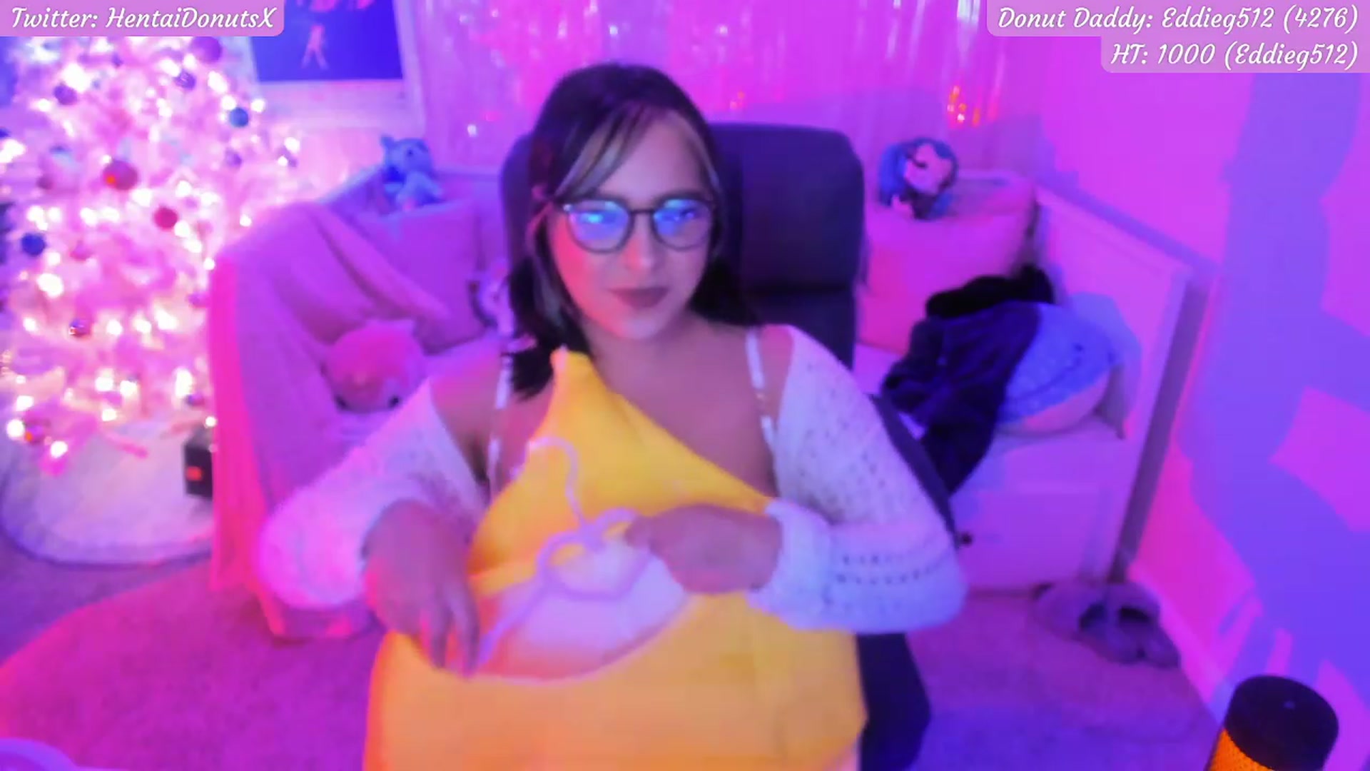 Gallery image thumbnail from HentaiDonuts's myfreecams stream on, 12/11/2022, 06:33 image 18 of 20