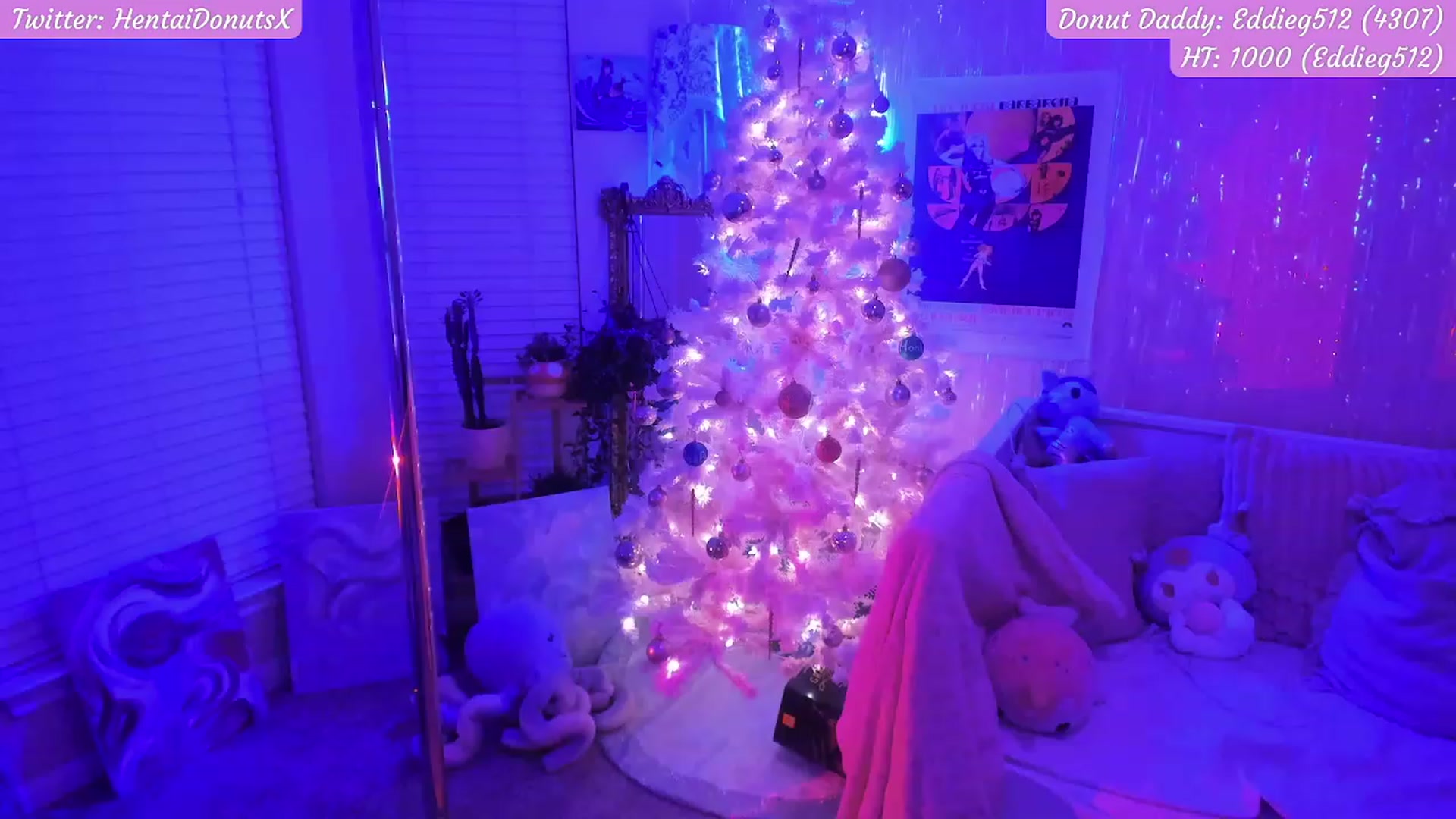 Gallery image thumbnail from HentaiDonuts's myfreecams stream on, 12/11/2022, 06:58 image 3 of 20