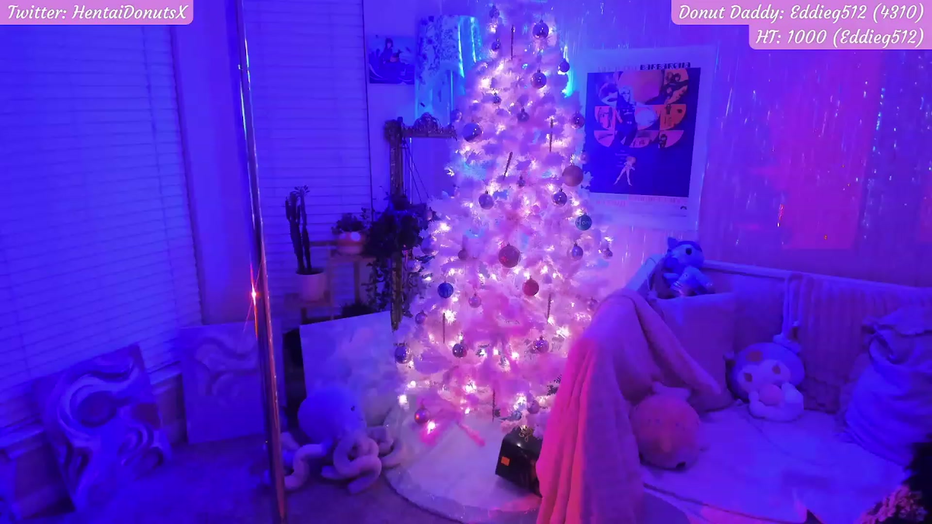 Gallery image thumbnail from HentaiDonuts's myfreecams stream on, 12/11/2022, 06:58 image 11 of 20