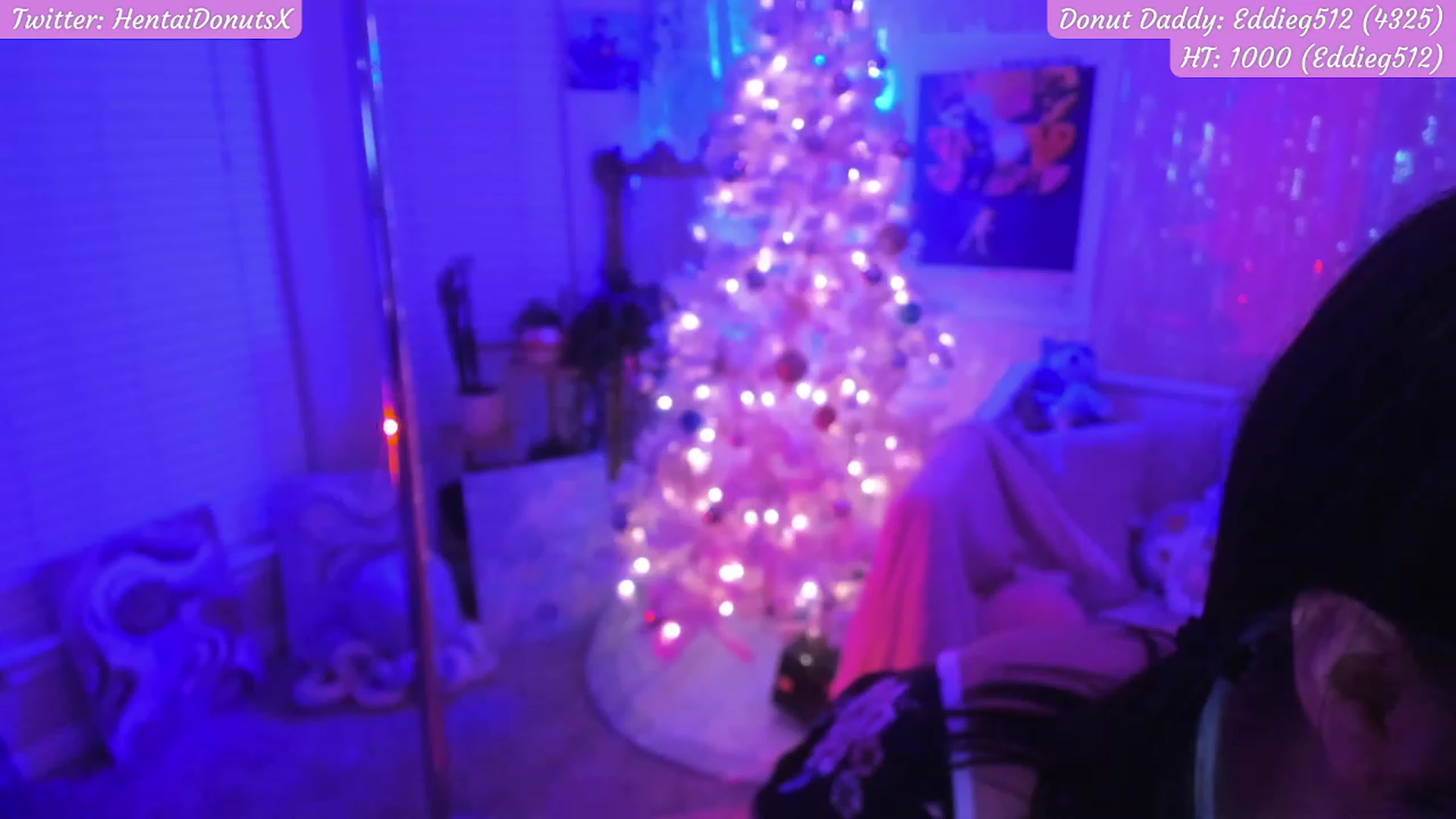 Gallery image thumbnail from HentaiDonuts's myfreecams stream on, 12/11/2022, 07:45 image 15 of 20