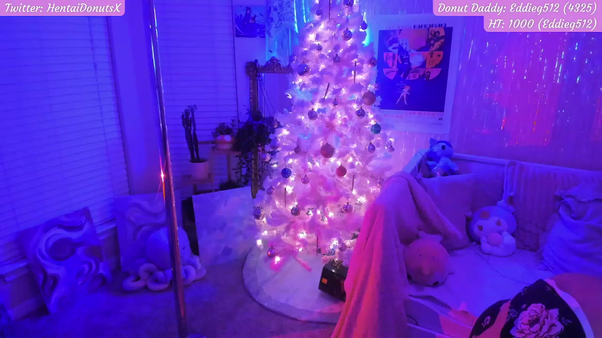 Gallery image thumbnail from HentaiDonuts's myfreecams stream on, 12/11/2022, 07:45 image 13 of 20