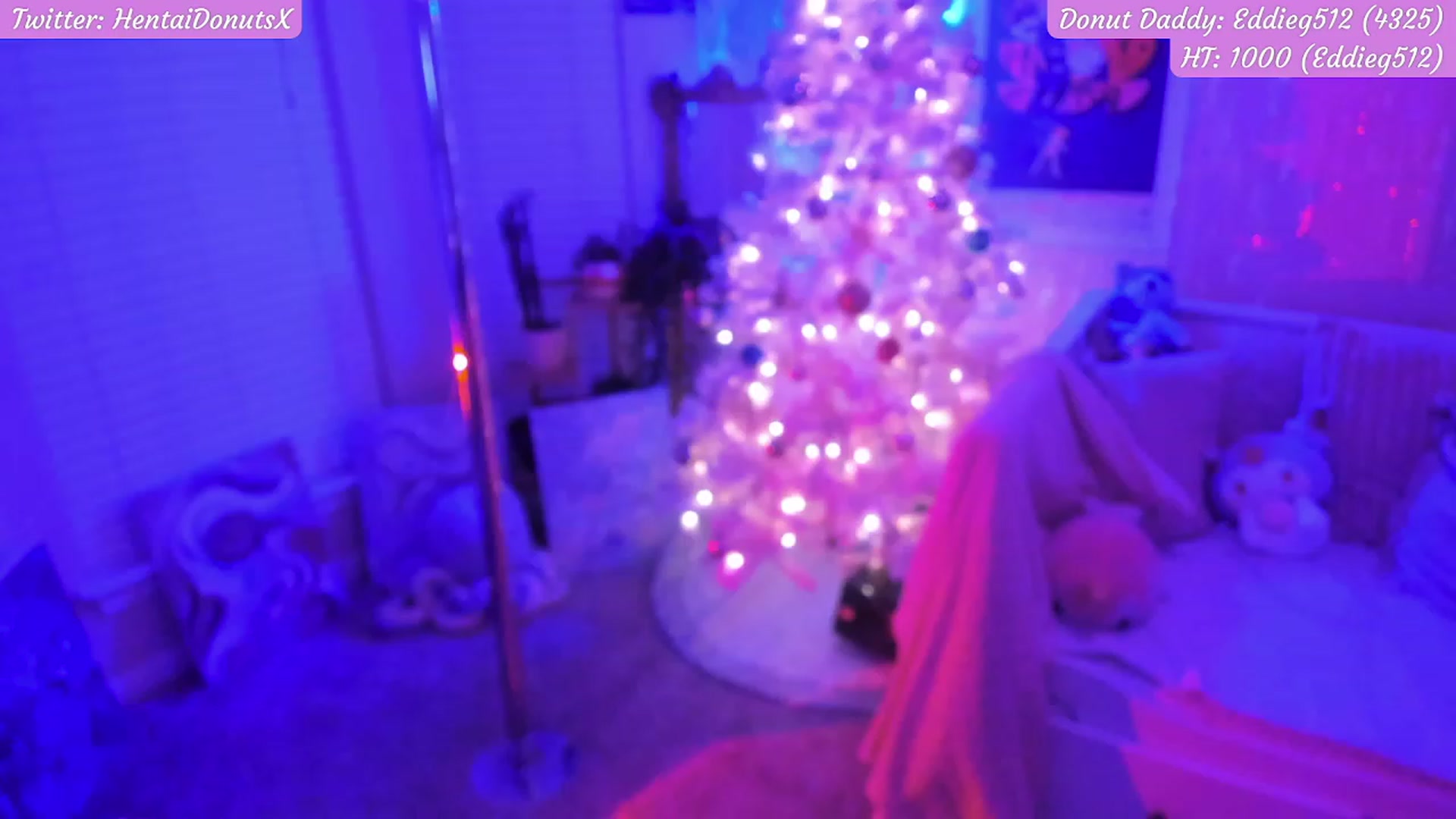 Gallery image thumbnail from HentaiDonuts's myfreecams stream on, 12/11/2022, 07:57 image 10 of 20