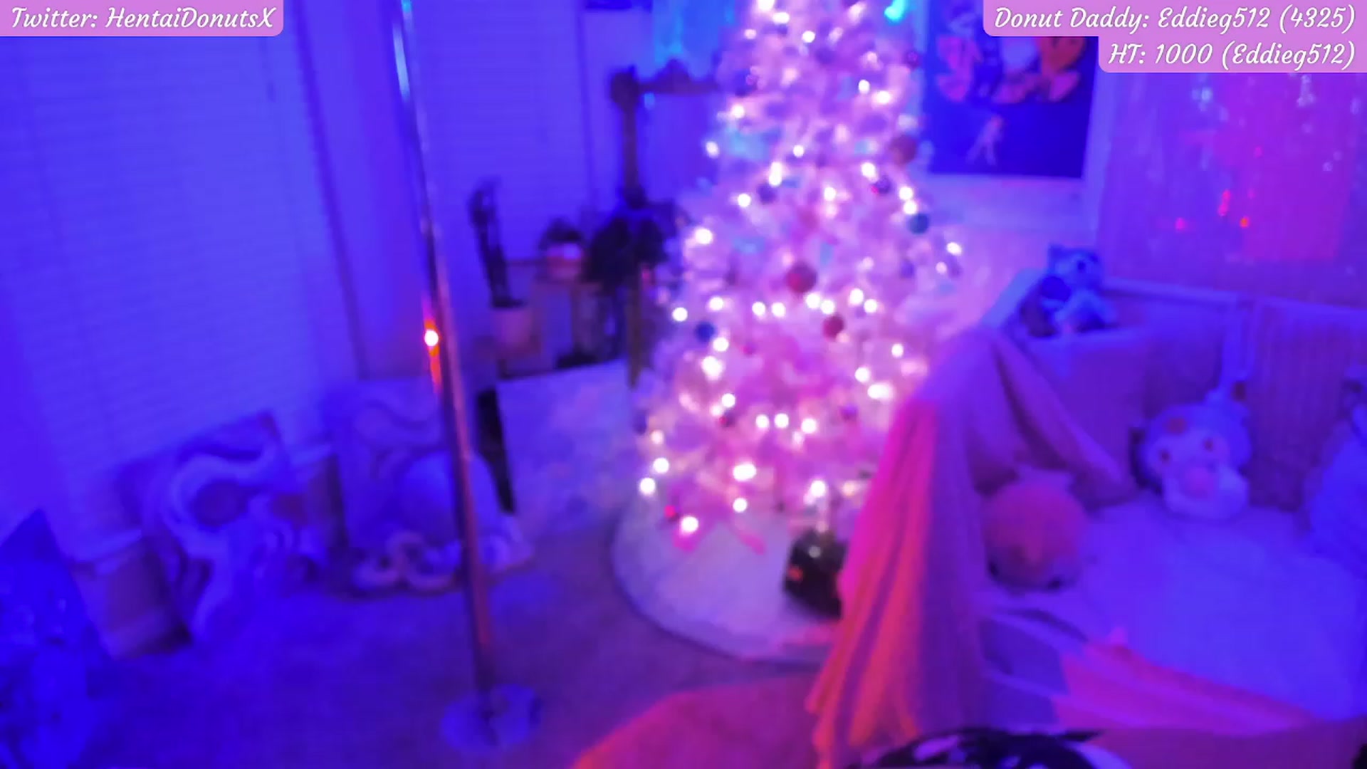 Gallery image thumbnail from HentaiDonuts's myfreecams stream on, 12/11/2022, 07:57 image 1 of 20