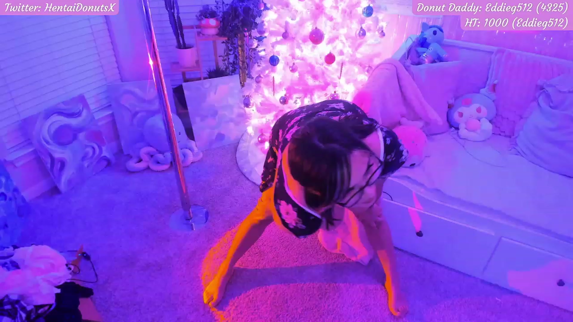 Gallery image thumbnail from HentaiDonuts's myfreecams stream on, 12/11/2022, 07:57 image 15 of 20