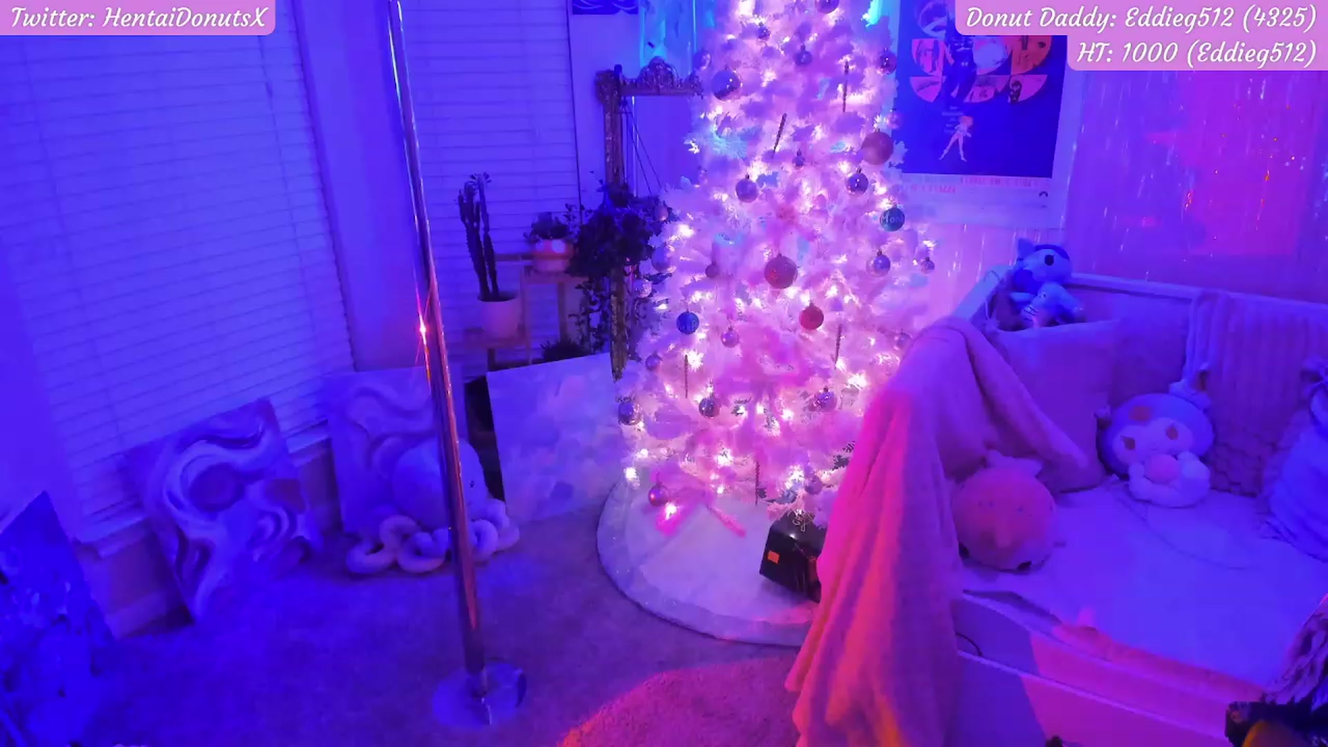 Gallery image thumbnail from HentaiDonuts's myfreecams stream on, 12/11/2022, 07:57 image 12 of 20