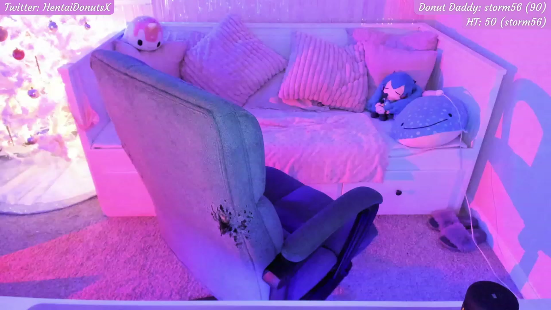 Gallery image thumbnail from HentaiDonuts's myfreecams stream on, 12/16/2022, 06:09 image 7 of 20