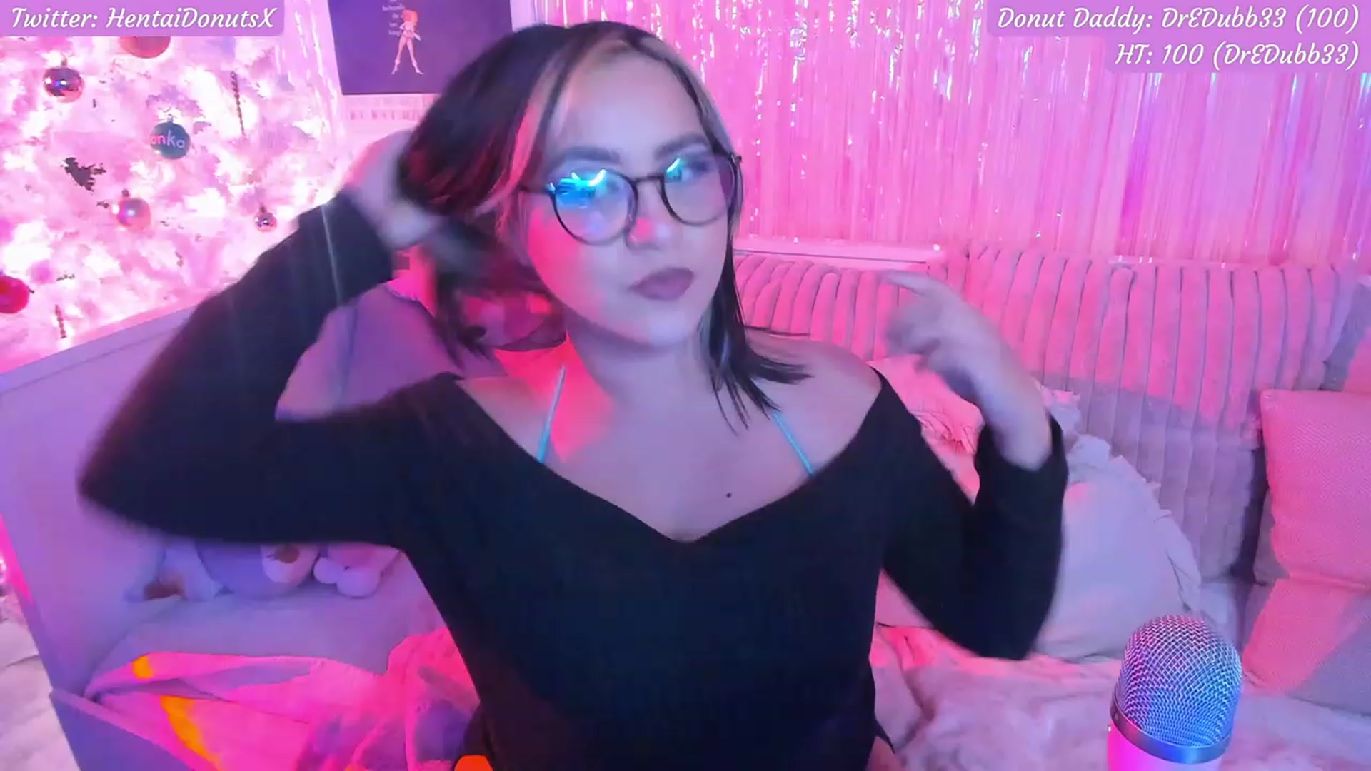 Gallery image thumbnail from HentaiDonuts's myfreecams stream on, 12/22/2022, 04:29 image 1 of 20