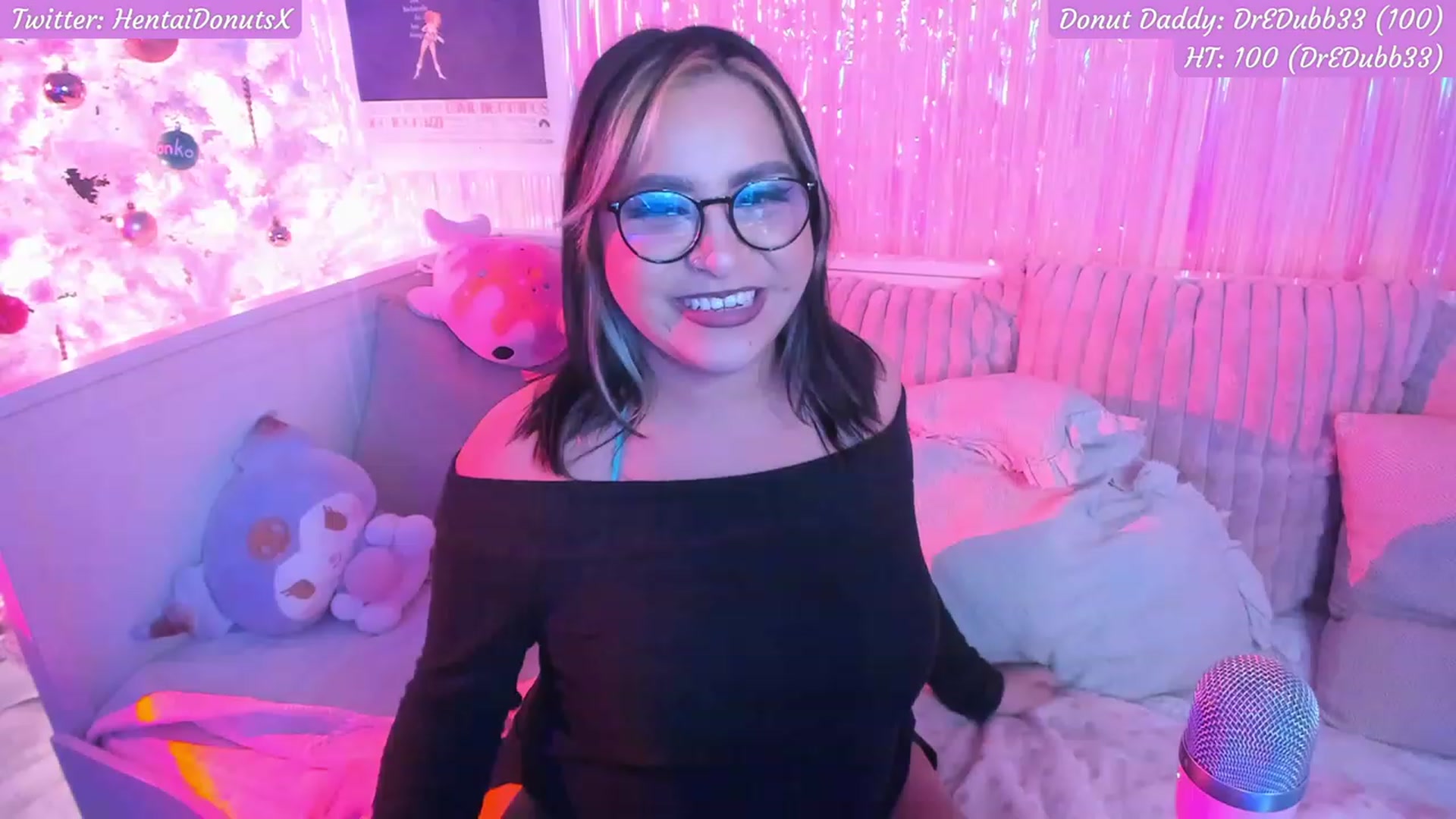 Gallery image thumbnail from HentaiDonuts's myfreecams stream on, 12/22/2022, 04:29 image 2 of 20