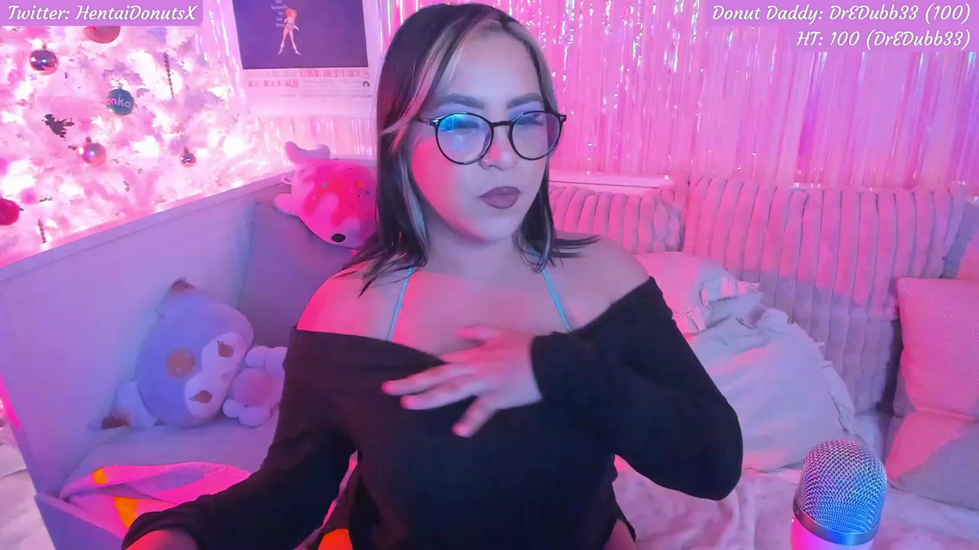 Gallery image thumbnail from HentaiDonuts's myfreecams stream on, 12/22/2022, 04:29 image 5 of 20