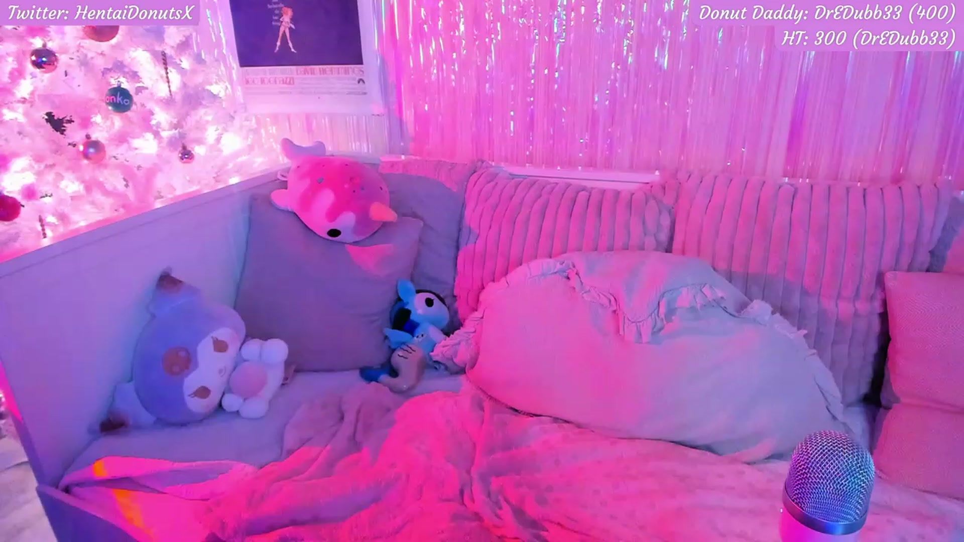 Gallery image thumbnail from HentaiDonuts's myfreecams stream on, 12/22/2022, 04:29 image 10 of 20