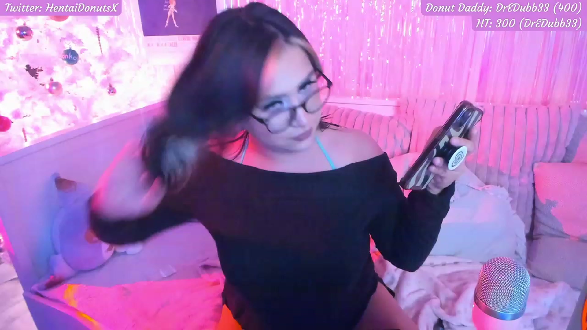 Gallery image thumbnail from HentaiDonuts's myfreecams stream on, 12/22/2022, 06:30 image 11 of 20