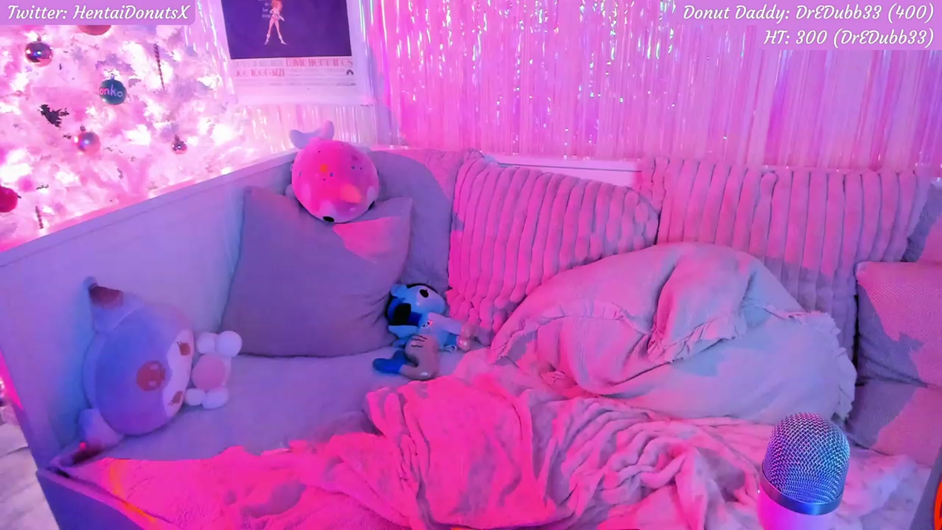 Gallery image thumbnail from HentaiDonuts's myfreecams stream on, 12/22/2022, 06:30 image 18 of 20